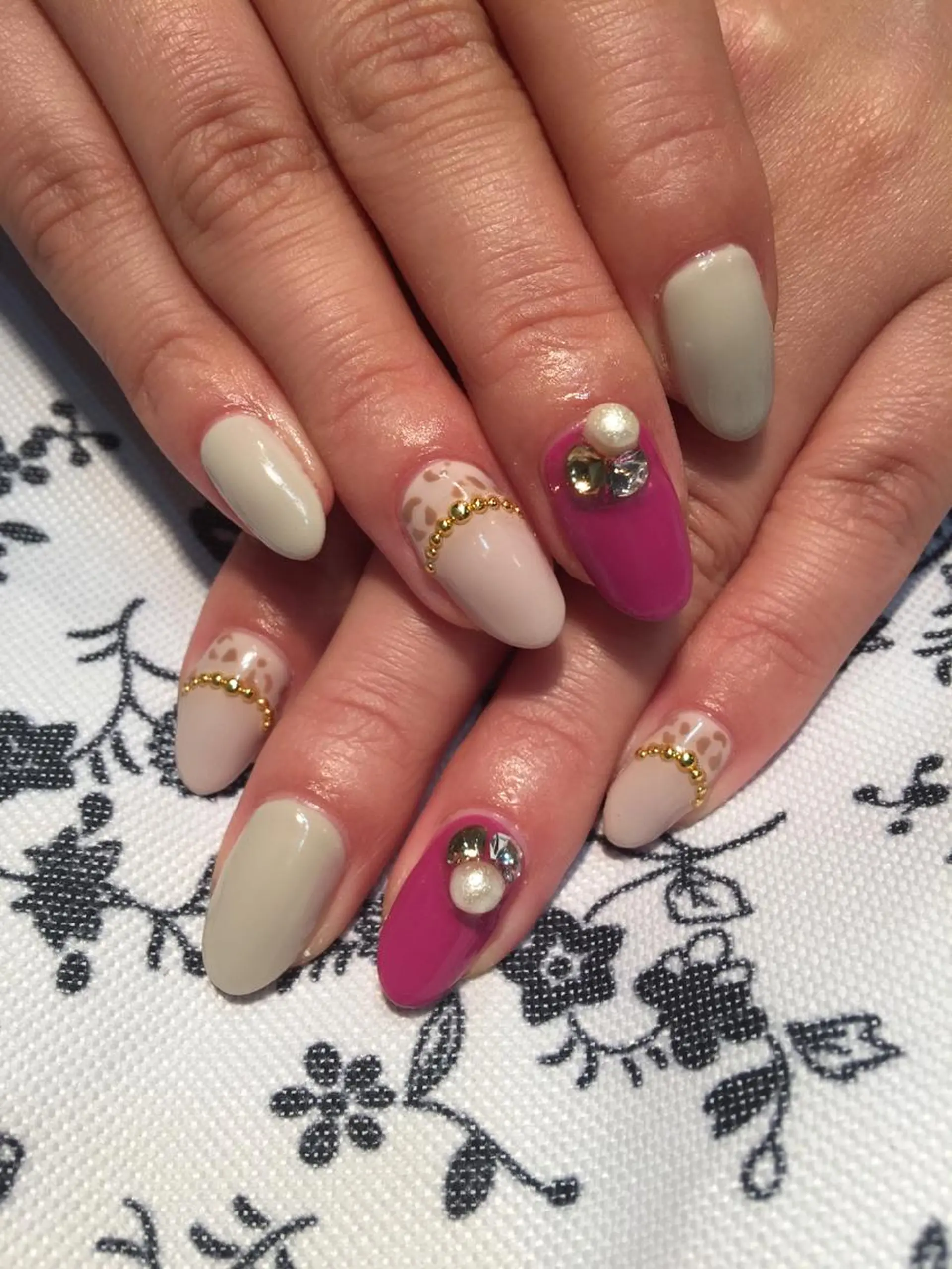 ネイル ストーンネイル ＦreeDoＭ   Design所属・W KUMIのネイルデザイン