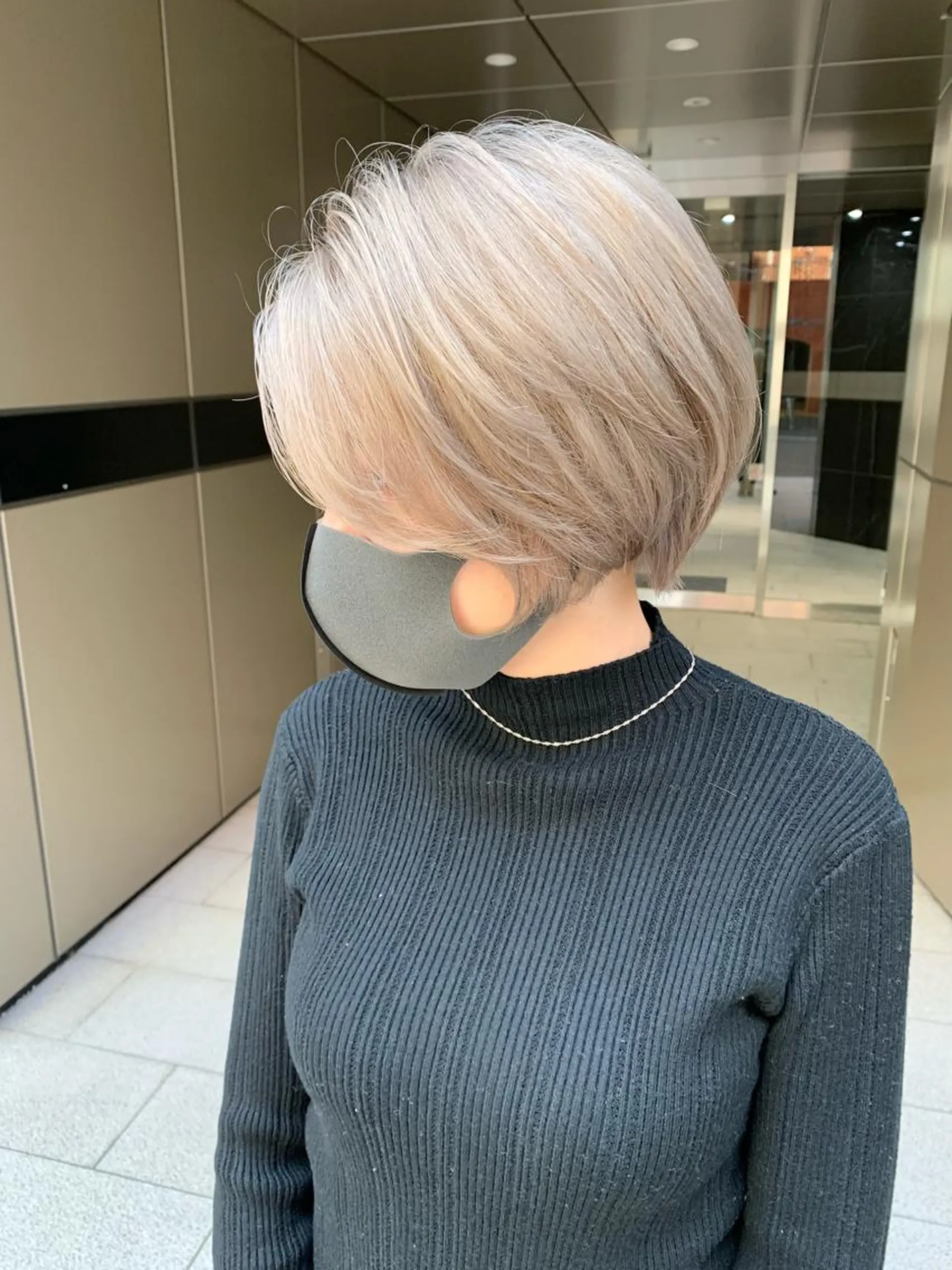 ショート カラー ベージュカラー ブリーチ ハイトーンカラー ホワイトベージュ 💈平島 拓也💈のヘアスタイル