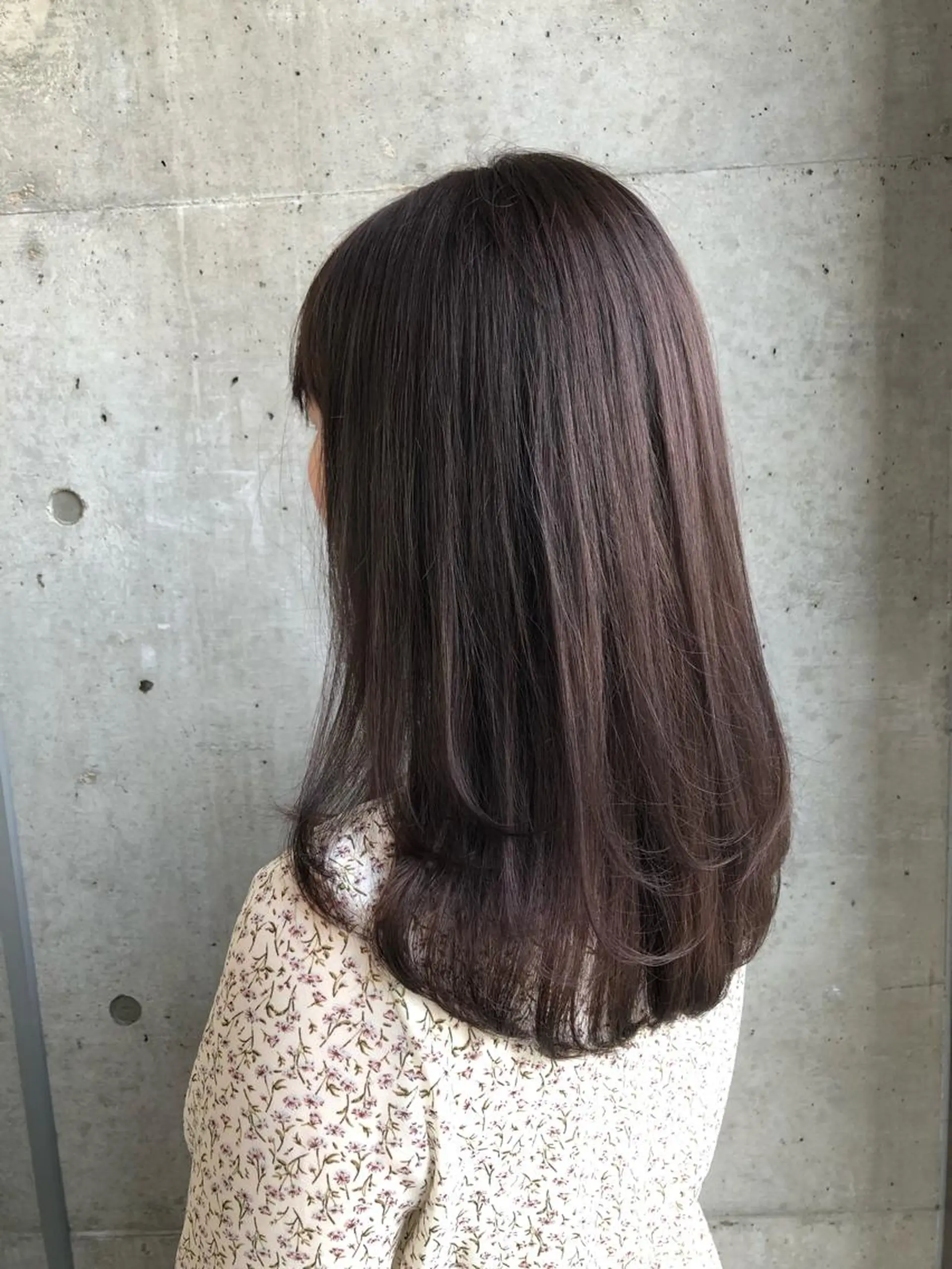 ミディアム カラー グレージュ 大栗 佑也  髪質改善のヘアスタイル