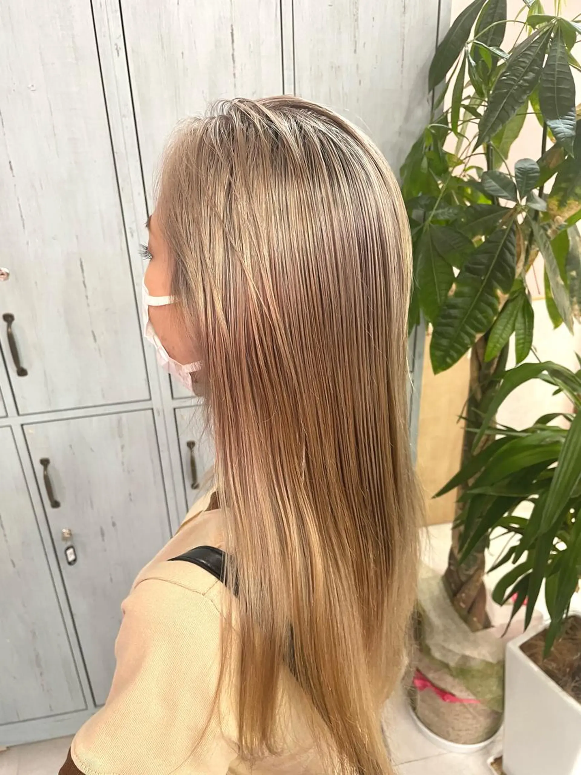 ロング カラー アッシュ アッシュグレー アッシュグレージュ バレイヤージュ ミストバング ヘアカラー トリートメント ブリーチ人気No.1 MANATO🎨🌈のヘアスタイル