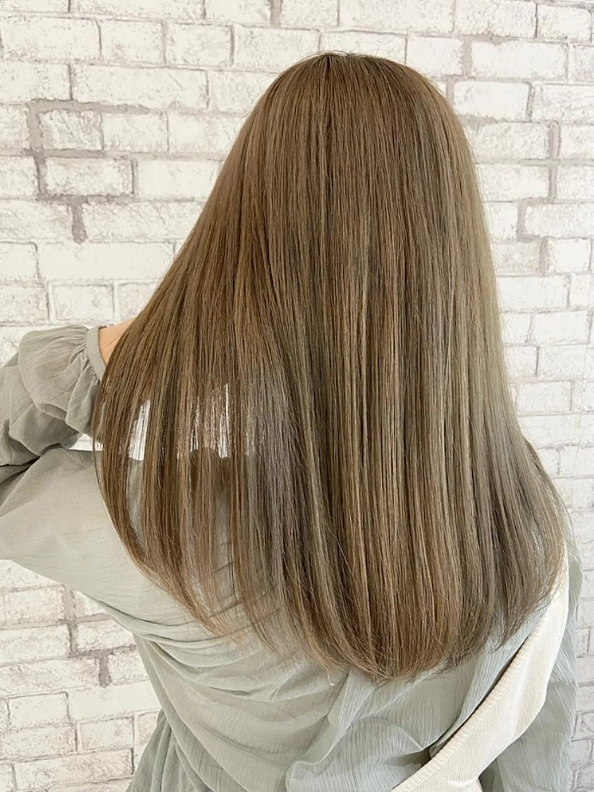 ロング 西澤 咲輝のヘアスタイル