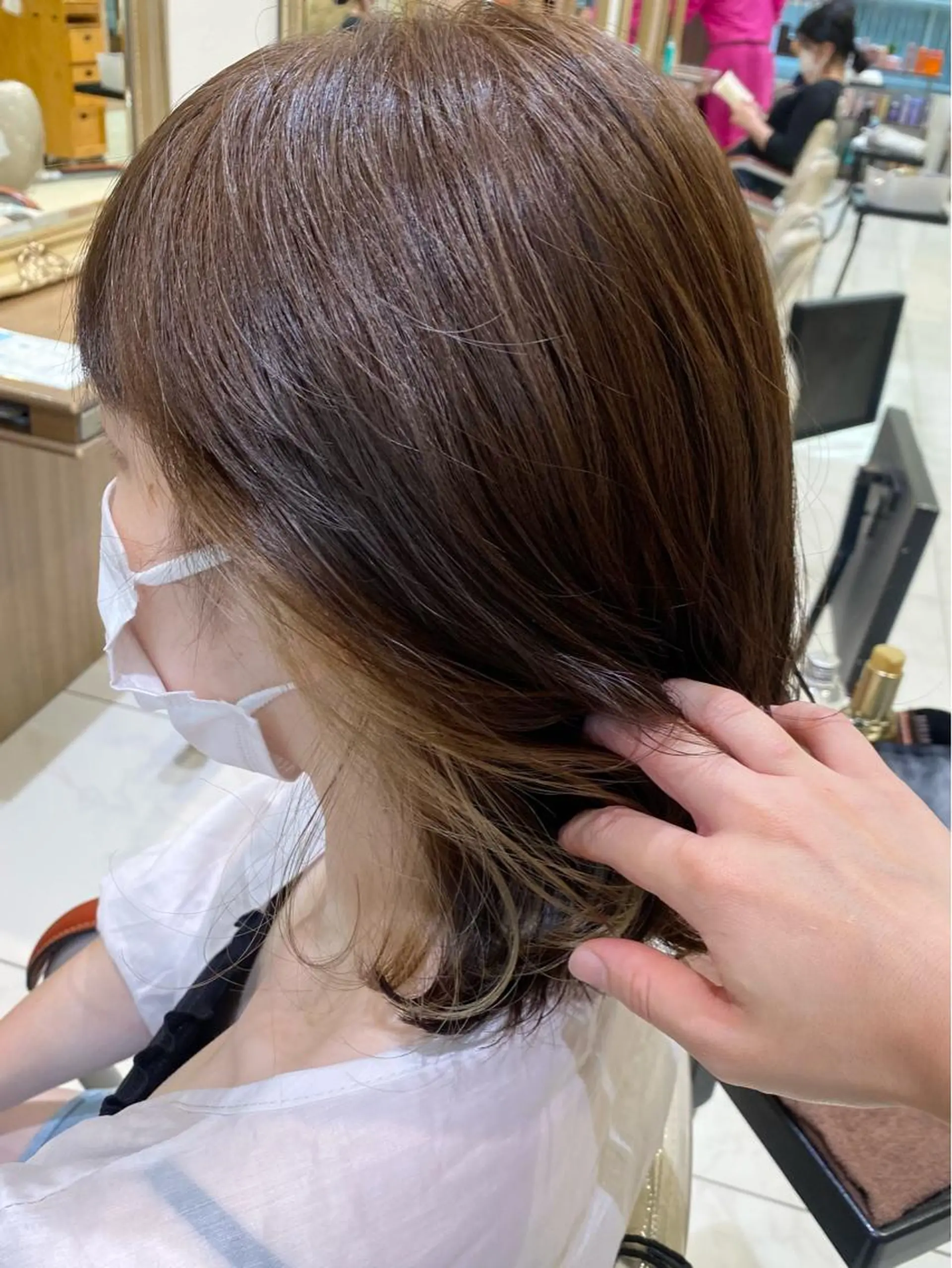 ミディアム カラー 古川 琴美のヘアスタイル