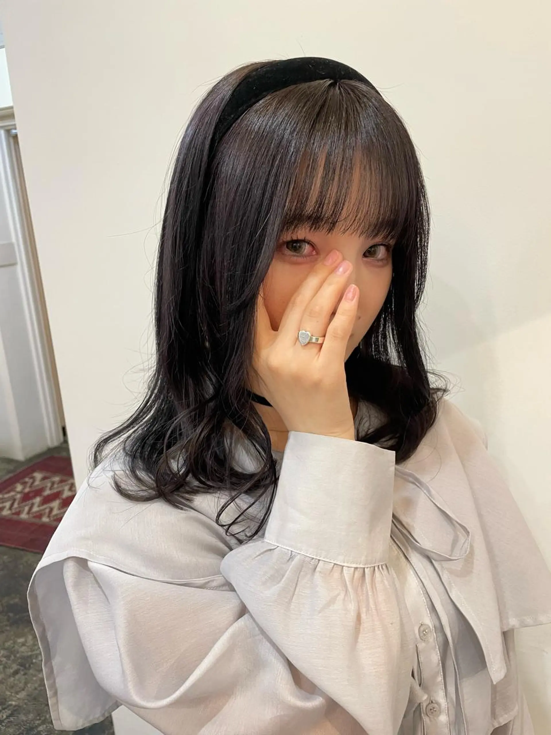 セミロング カラー ヘアアレンジ ブリーチ ブルーカラー ブルーバイオレット バイオレットカラー トリートメント カット ヘアカラー トリートメント 【arc】Ruri コテ巻き風パーマのヘアスタイル