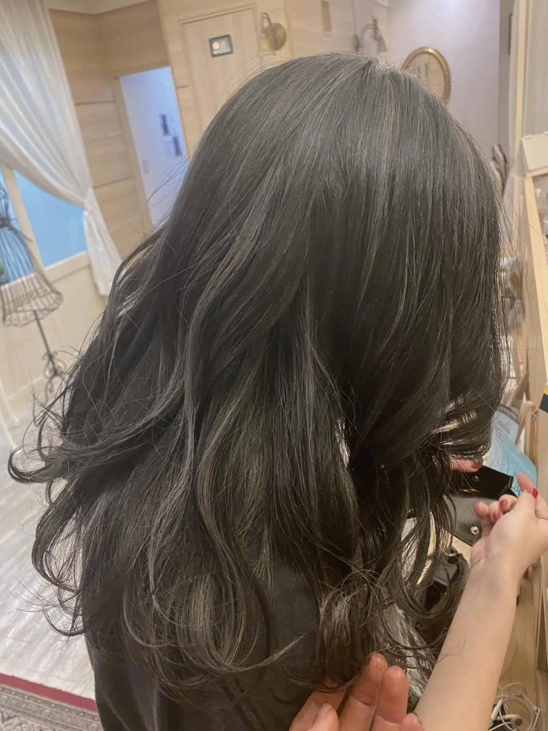 セミロング ハイライト 北山 なるみのヘアスタイル
