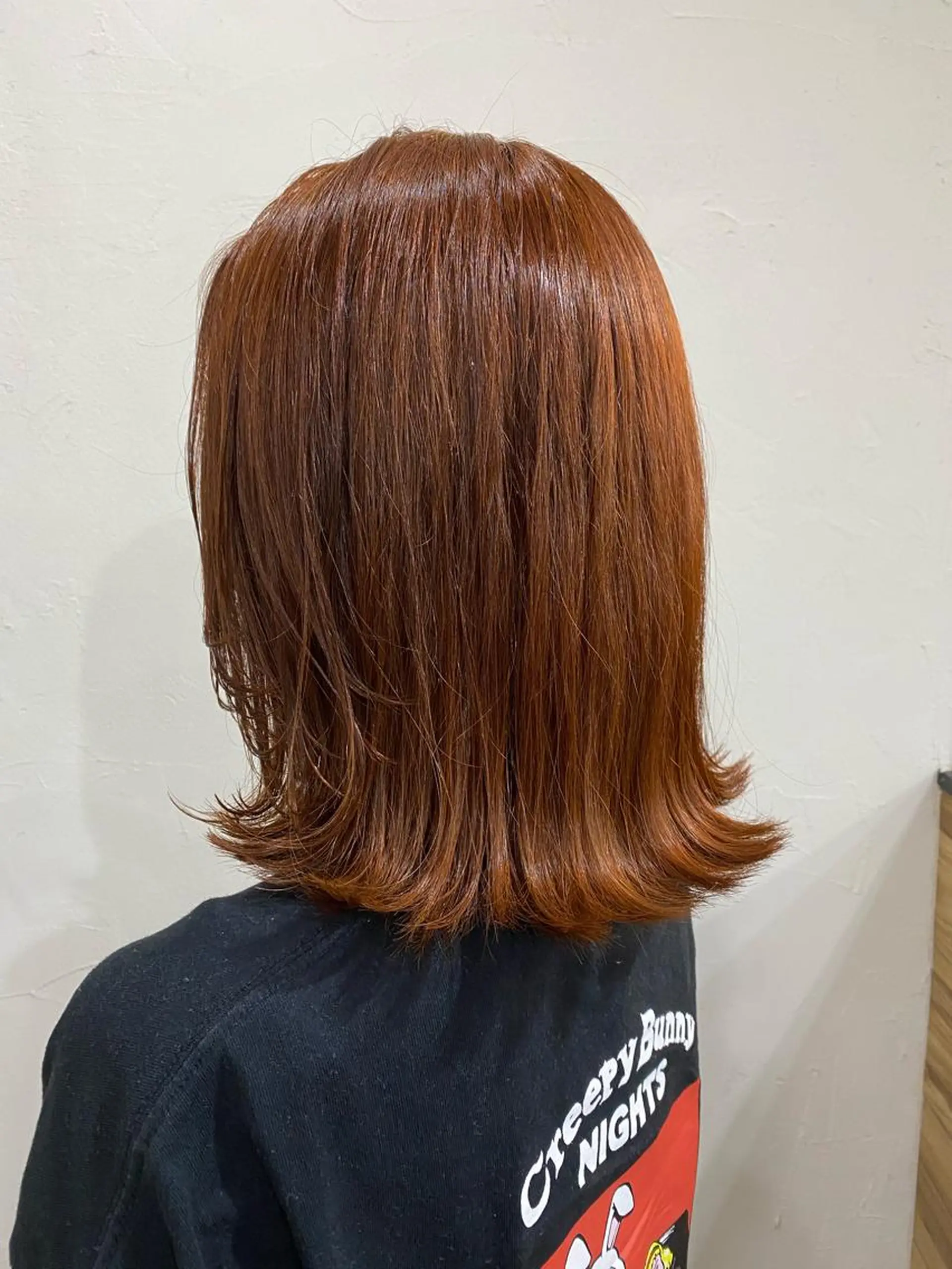 ミディアム カラー ヘアアレンジ ブリーチ オレンジ 暗髪カラー🫐パーマ おくだりんかのヘアスタイル