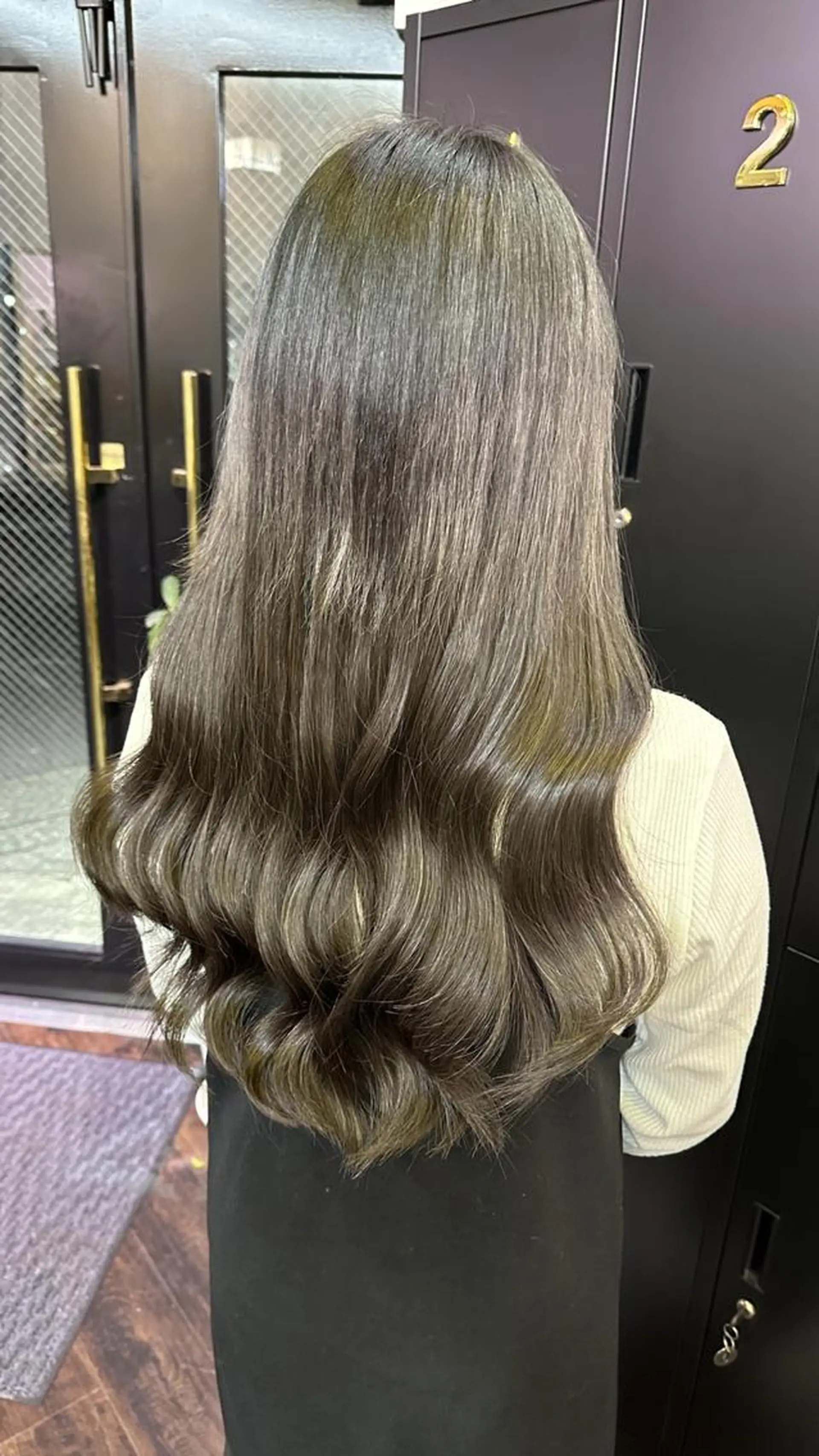 ロング カラー 紺野 愛美のヘアスタイル