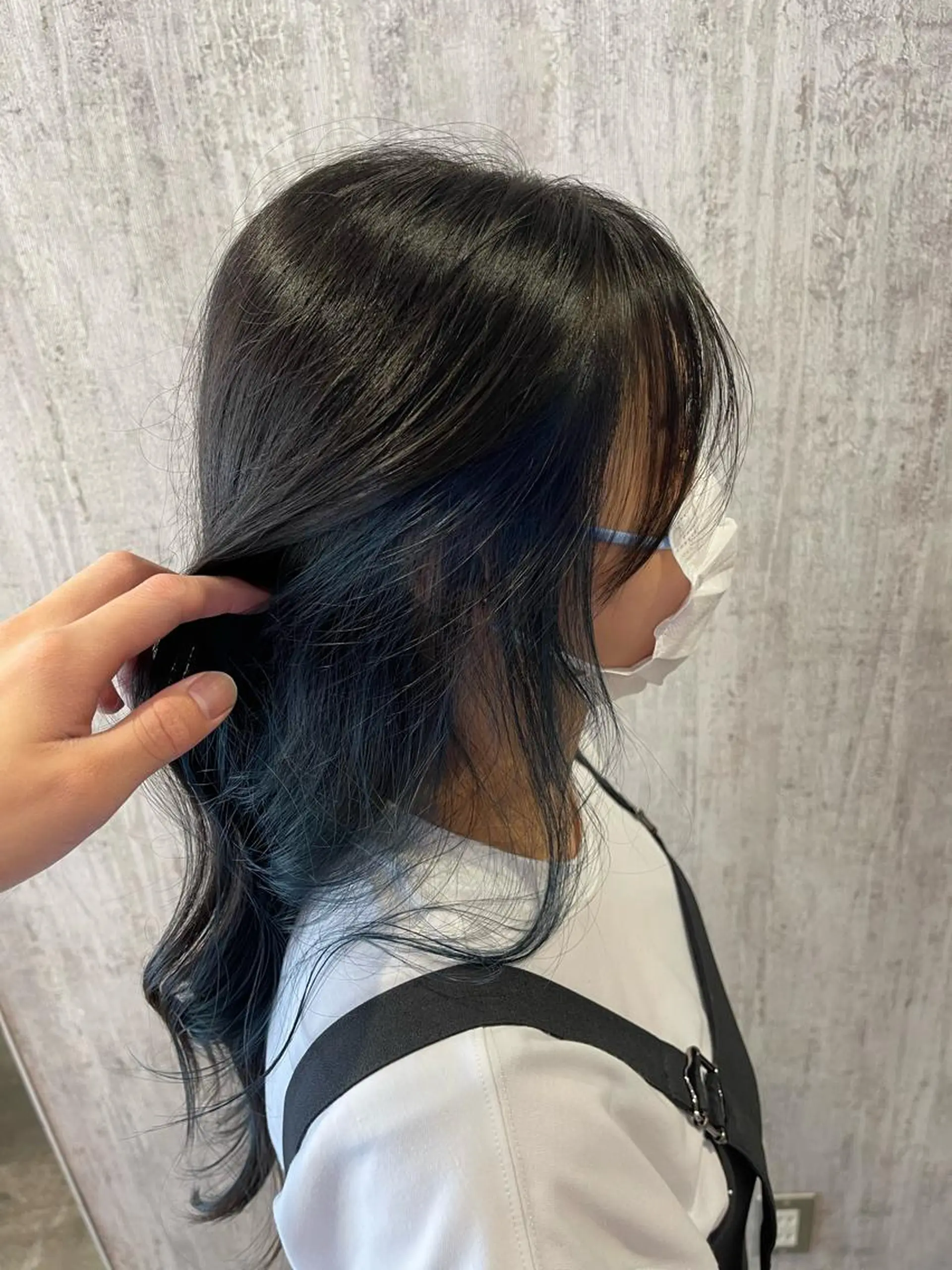 セミロング カラー アッシュ ブルーカラー ブルーアッシュ イヤリングカラー カット ヘアカラー トリートメント 川崎 龍馬のヘアスタイル
