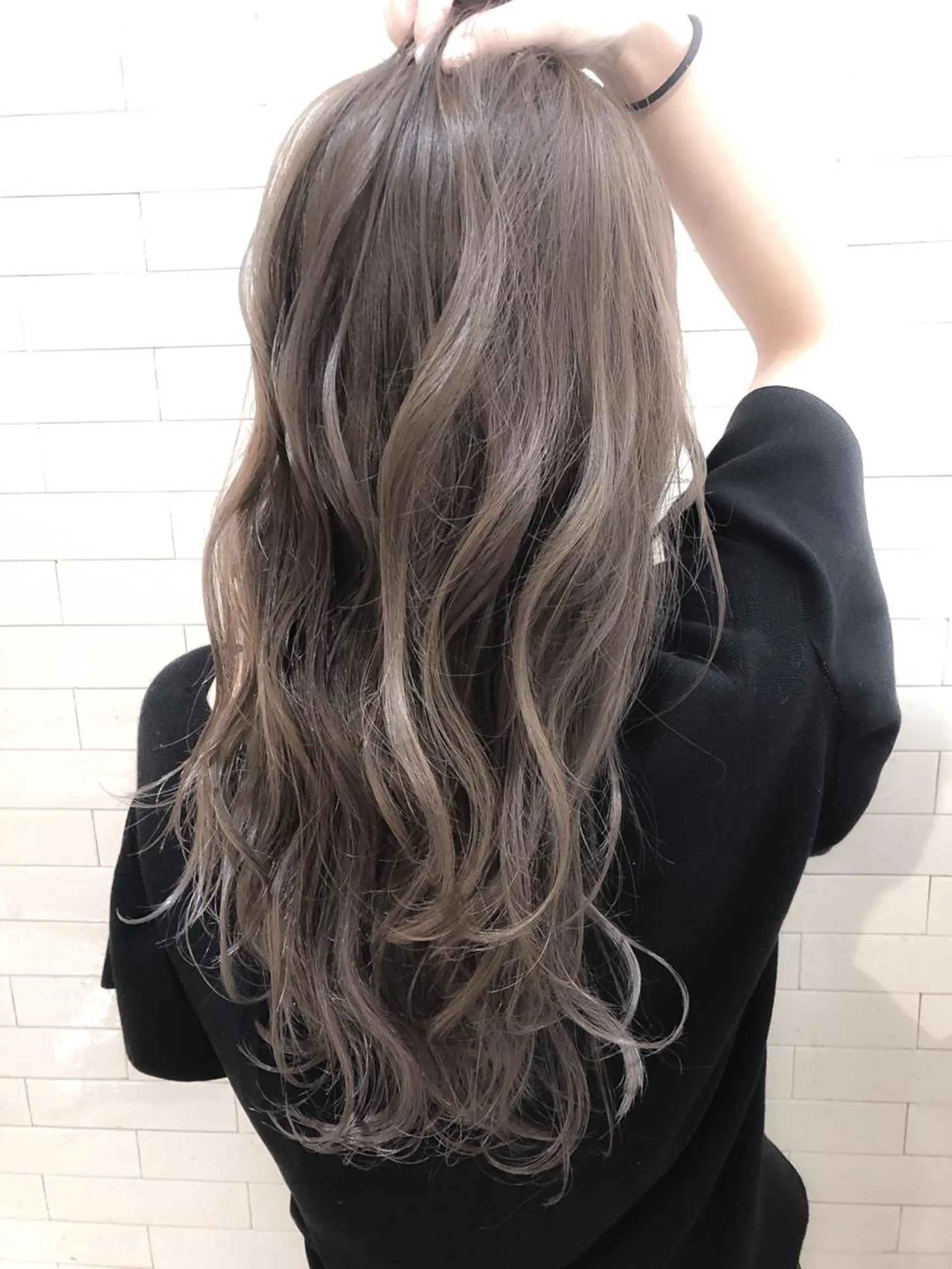 ロング カラー パーマ ヘアアレンジ アッシュ バレイヤージュ ブリーチ グラデーションカラー グレージュ ヘアカラー トリートメント 竹内ケンゴ🇰🇷 EIGHT藤沢のヘアスタイル