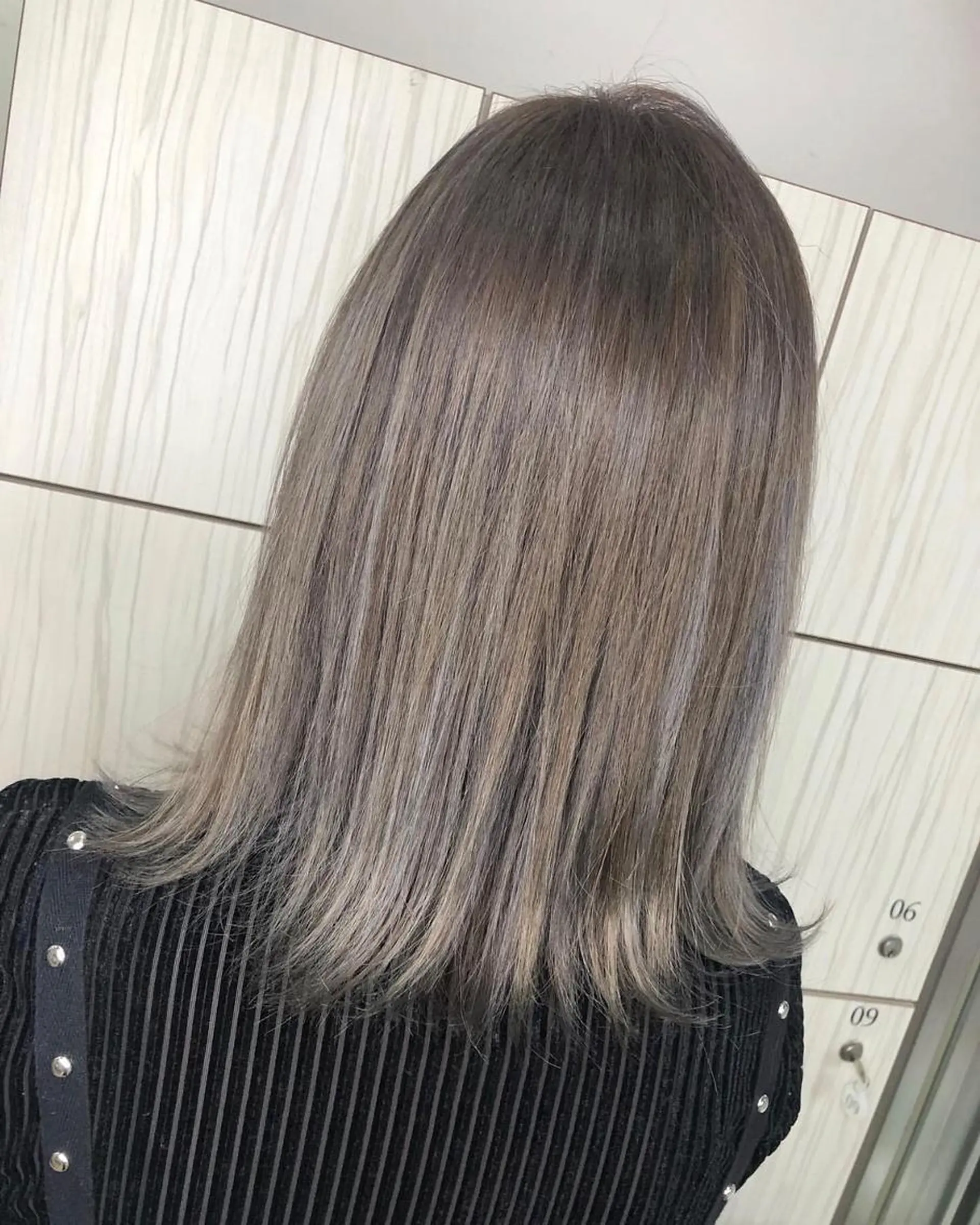 ミディアム カラー グレージュ ハイライトカラー ハイライト カラーサロン ビスカリアのヘアスタイル