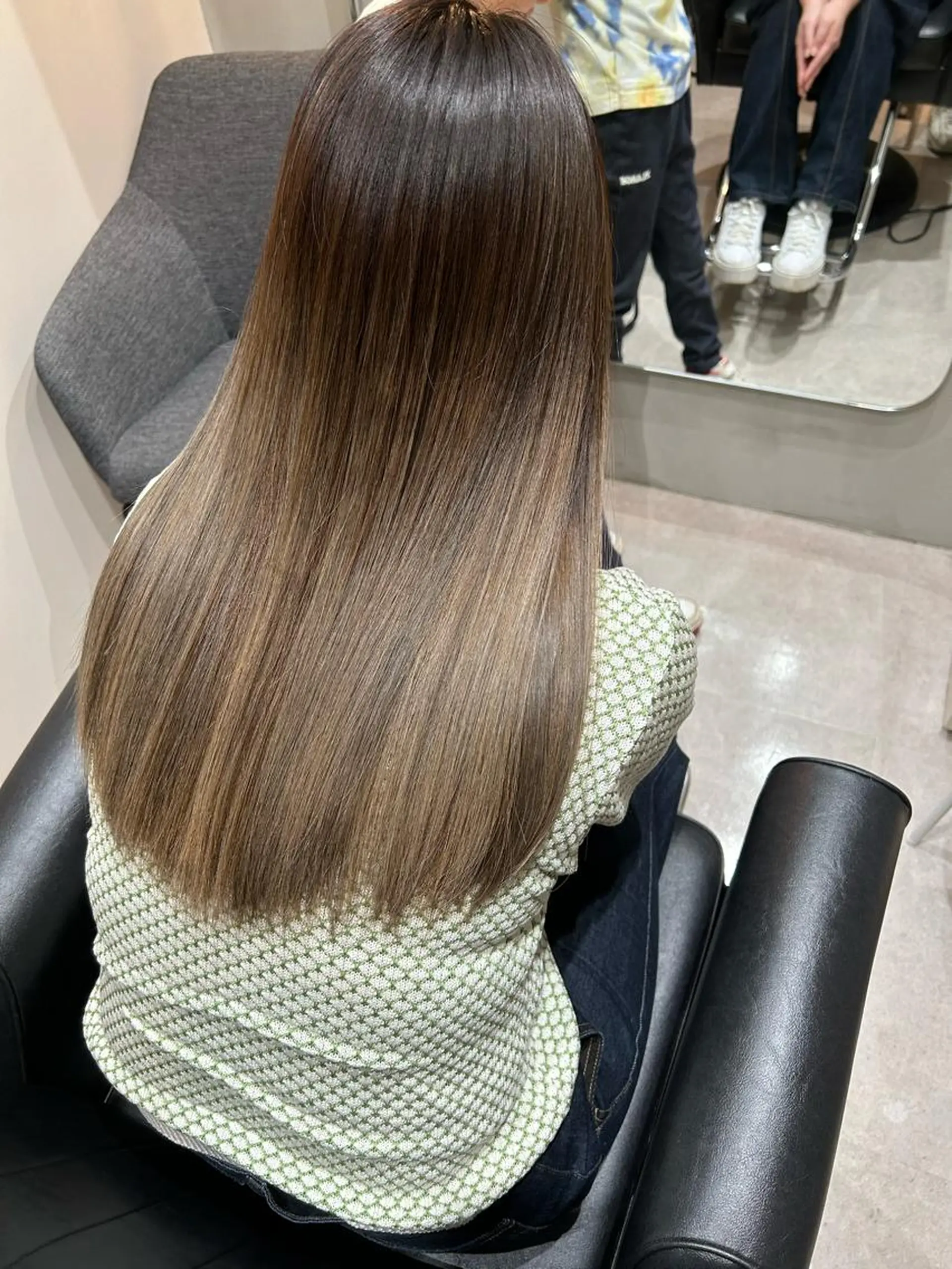 セミロング カラー カット ヘアカラー トリートメント 白髪ぼかしハイライト 柳川拓哉のヘアスタイル