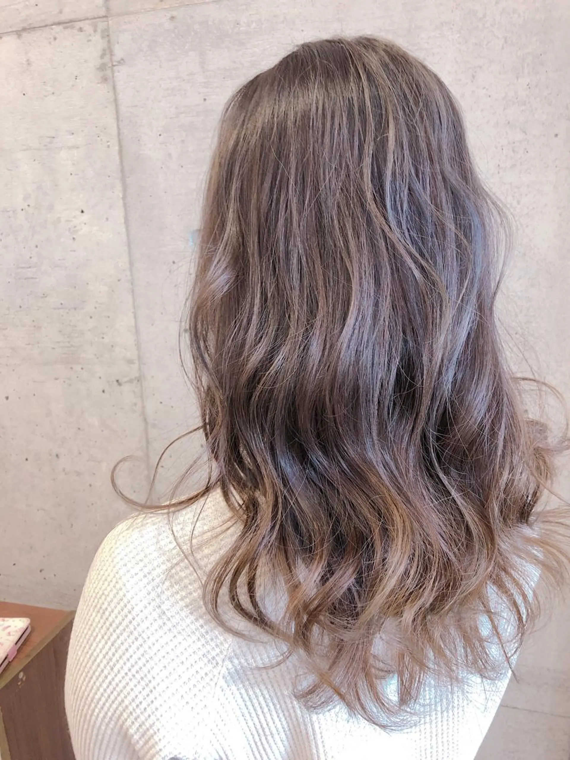 ロング カラー アッシュ アッシュグレー アッシュグレージュ グラデーションカラー グレージュ 大栗 佑也  髪質改善のヘアスタイル