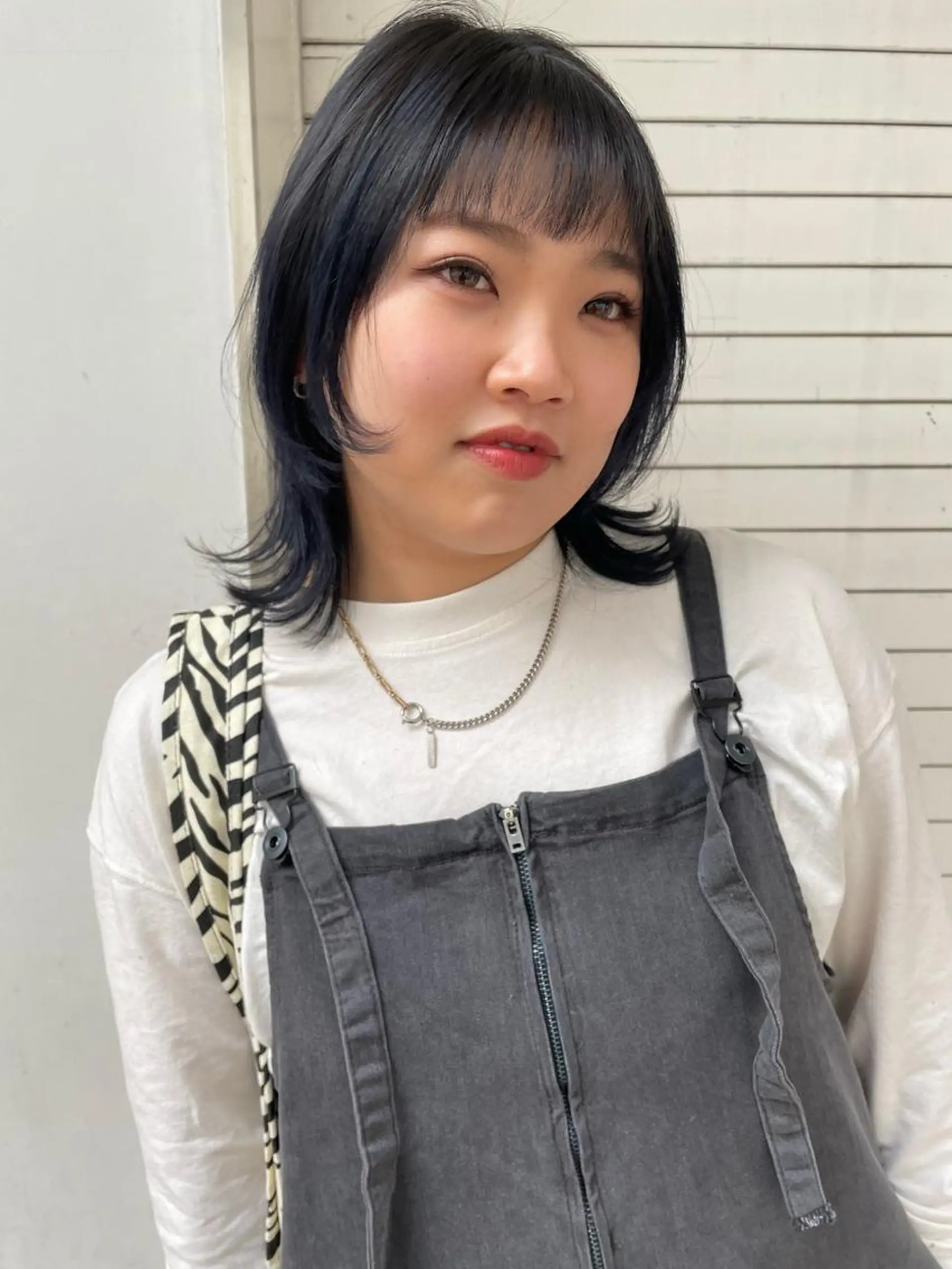 ミディアム カラー オカモト ミユウのヘアスタイル