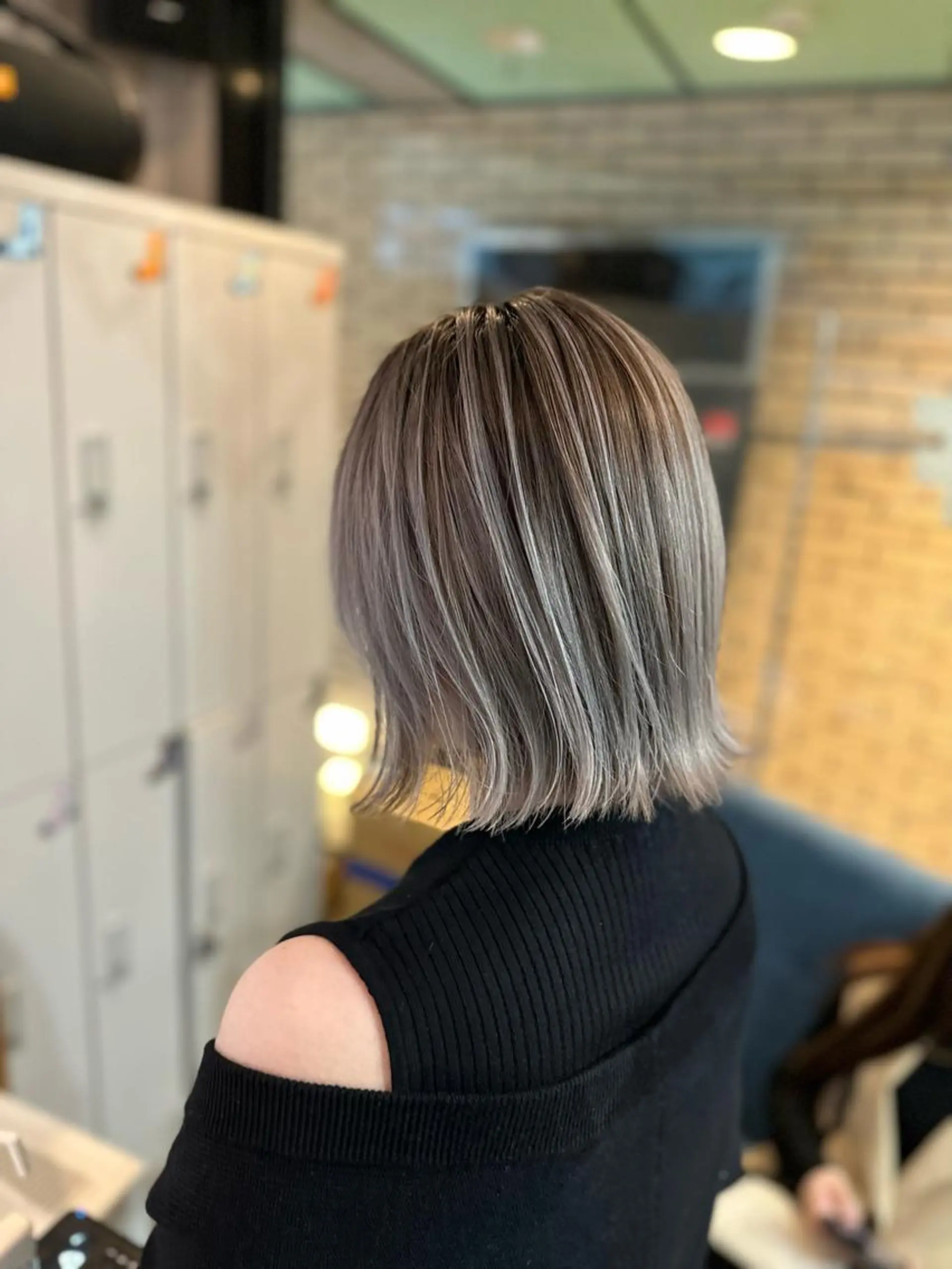 ショート カラー ボブ カット ヘアカラー トリートメント ヘアセット 難波ブリーチカラー 伊藤洋輝のヘアスタイル