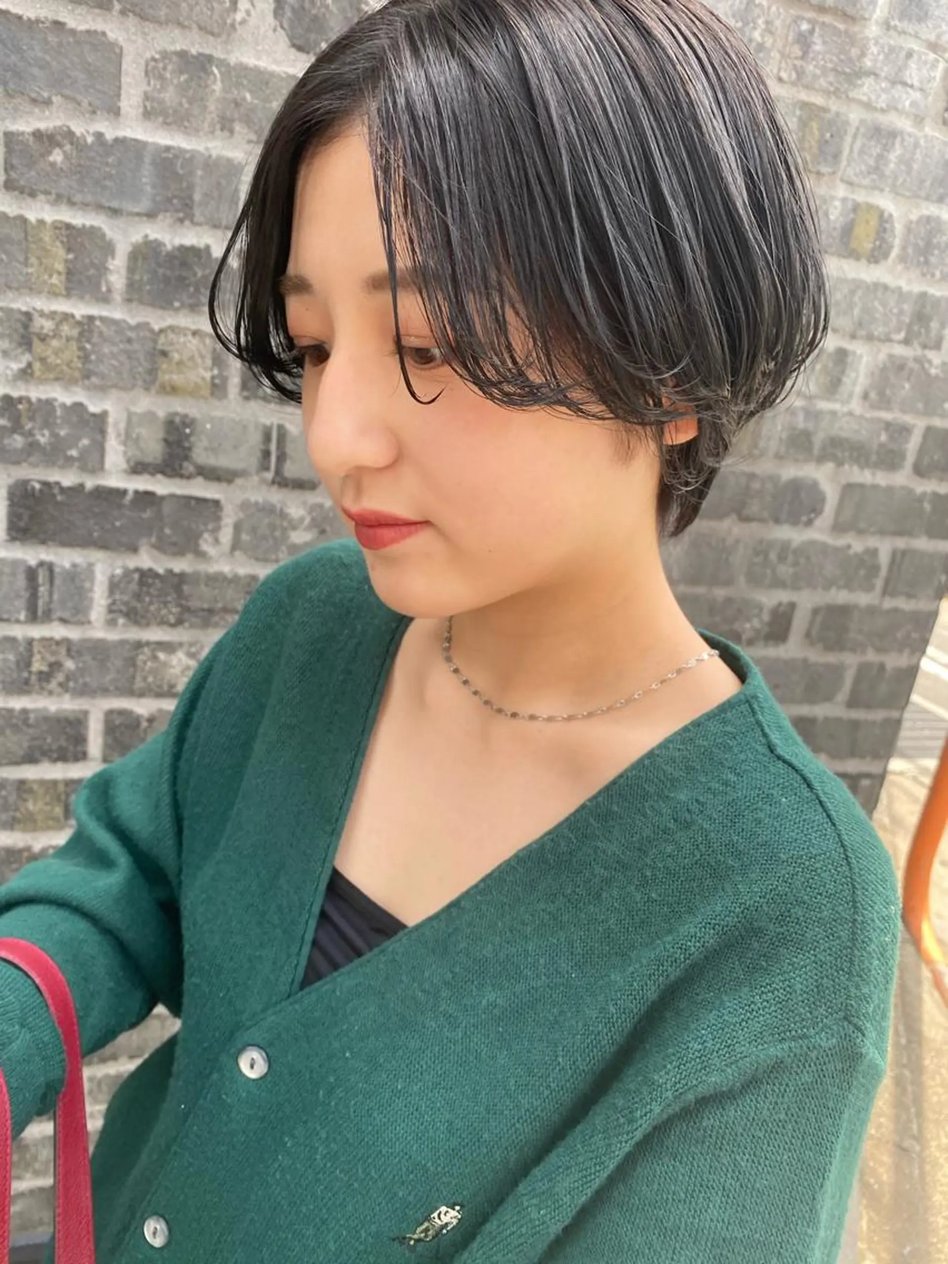ショート カラー GiseL アンリのヘアスタイル