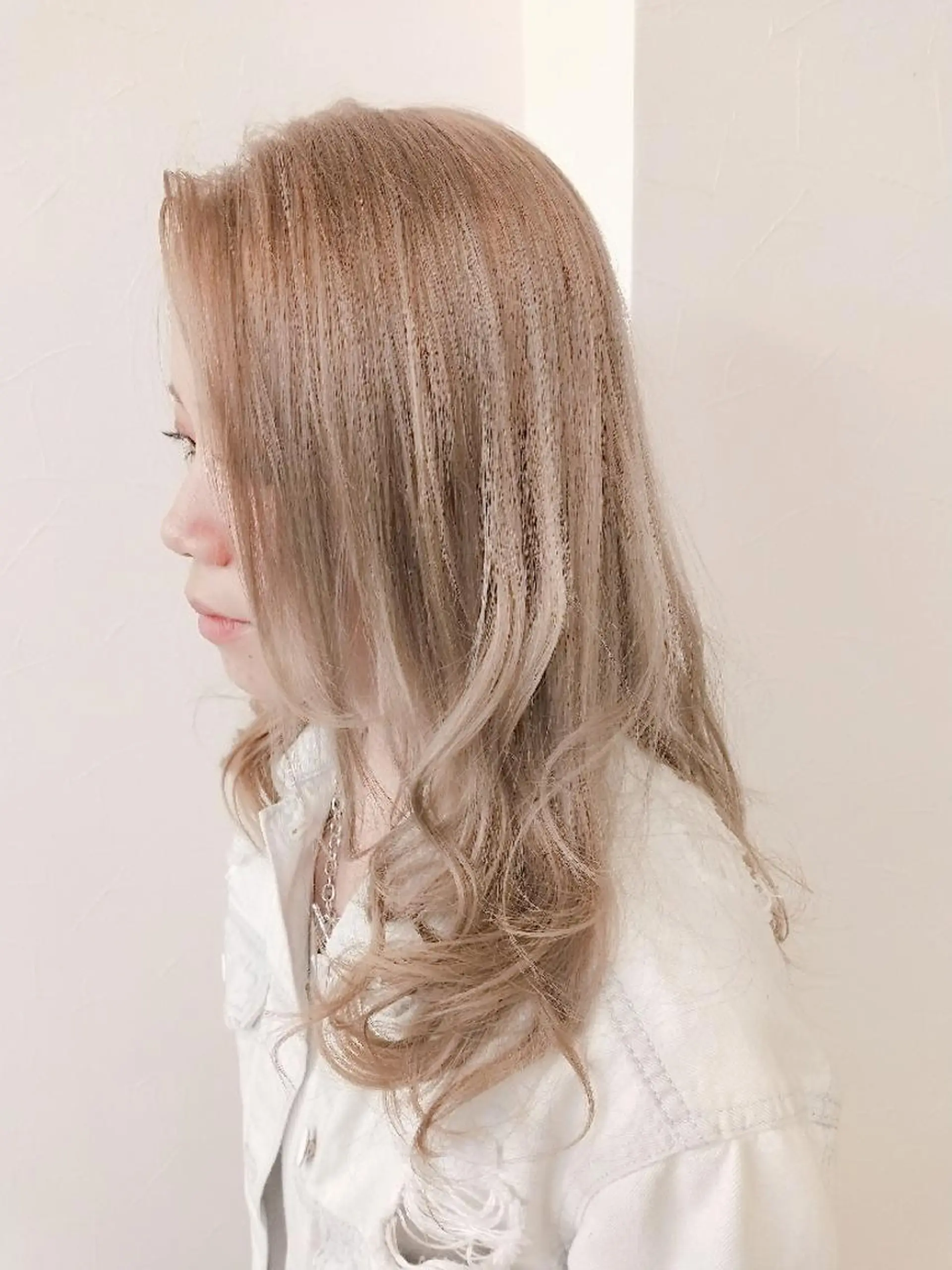 ロング カラー アッシュ バレイヤージュ ブリーチ ダブルカラー グラデーションカラー デザインカラー髪質 改善Lilithのその他イメージ