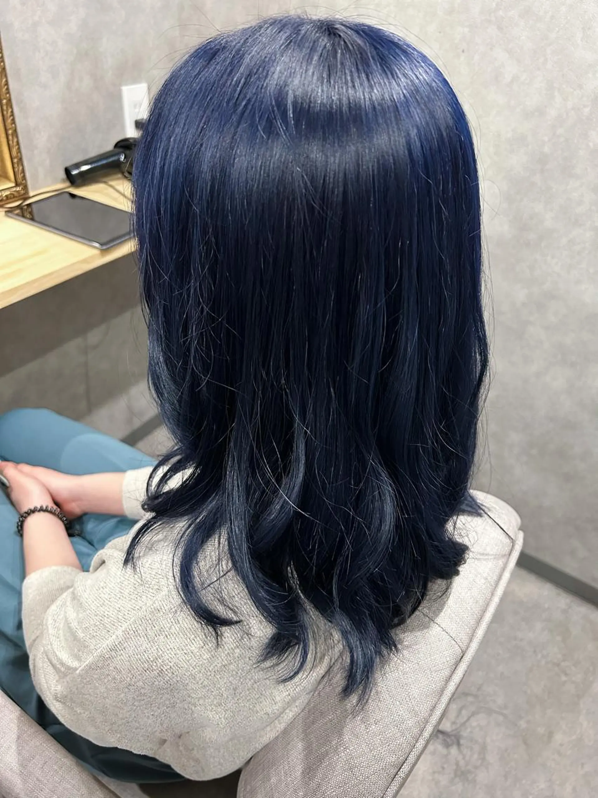 セミロング カラー ブルーカラー ネイビーカラー ヘアカラー トリートメント 廣瀬 あずさのヘアスタイル