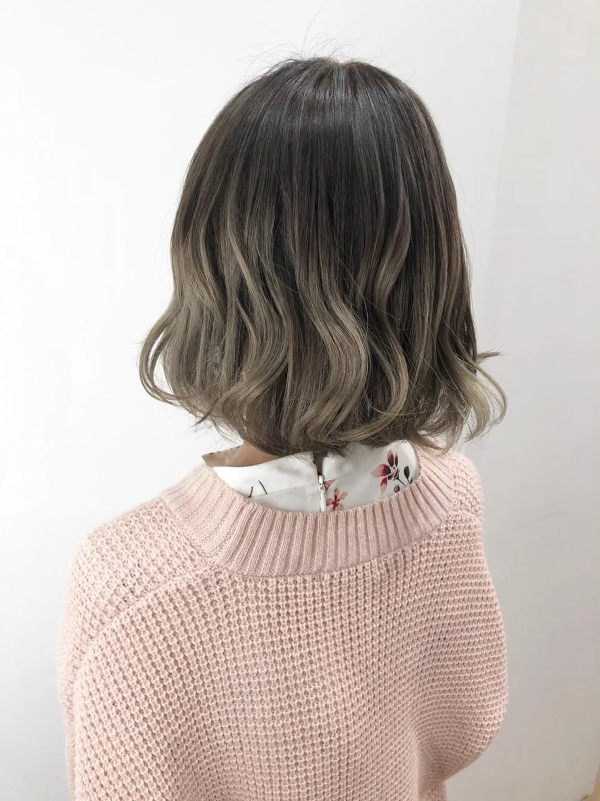 ショート カラー ベージュカラー ダブルカラー オリーブベージュ  渡部 妃月のヘアスタイル