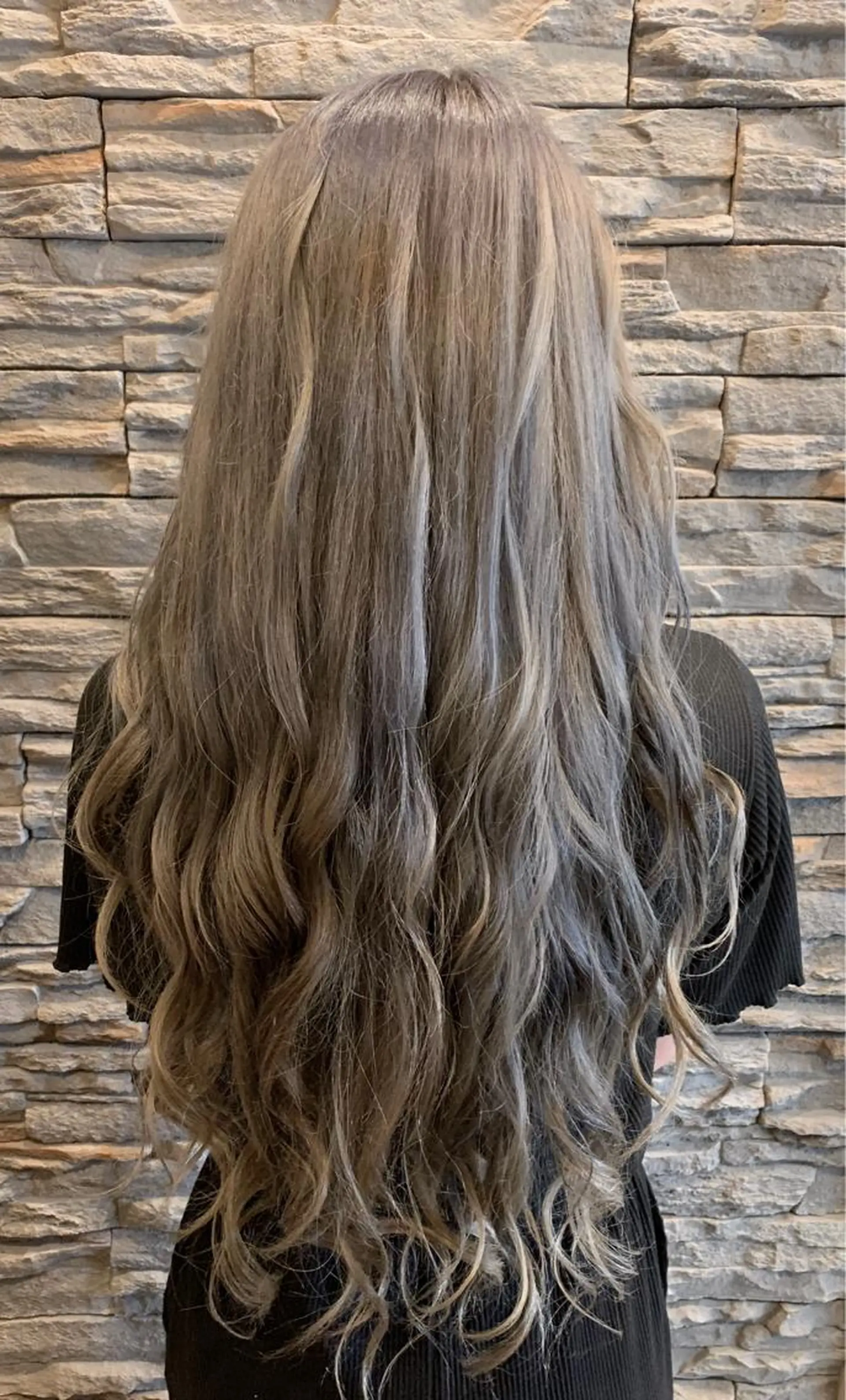 ロング カラー ヘアアレンジ ハイトーンカラー ヘアカラー トリートメント Fika所属・佐藤 匠のヘアスタイル