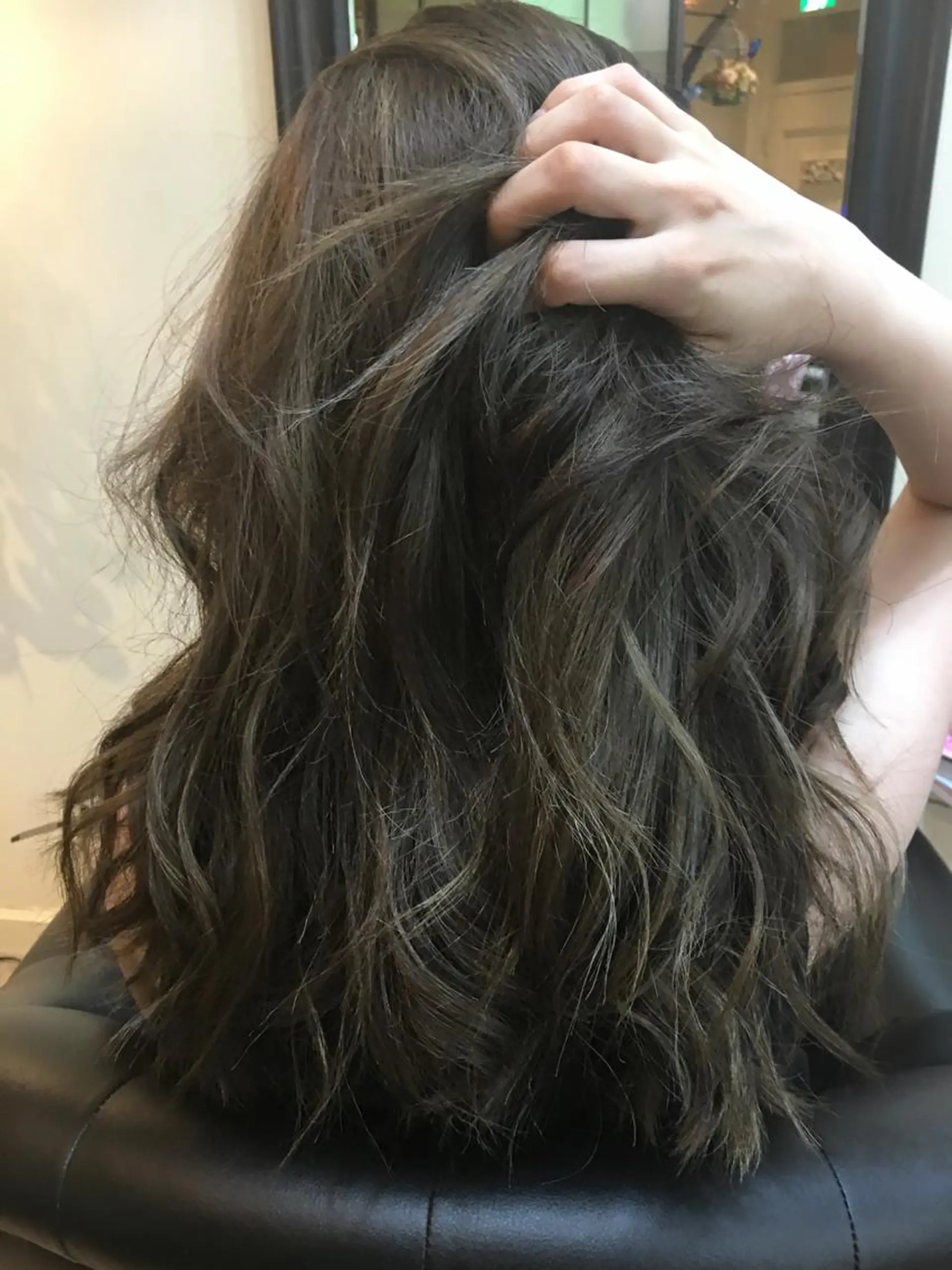 ミディアム カラー 鶴見 和美のヘアスタイル