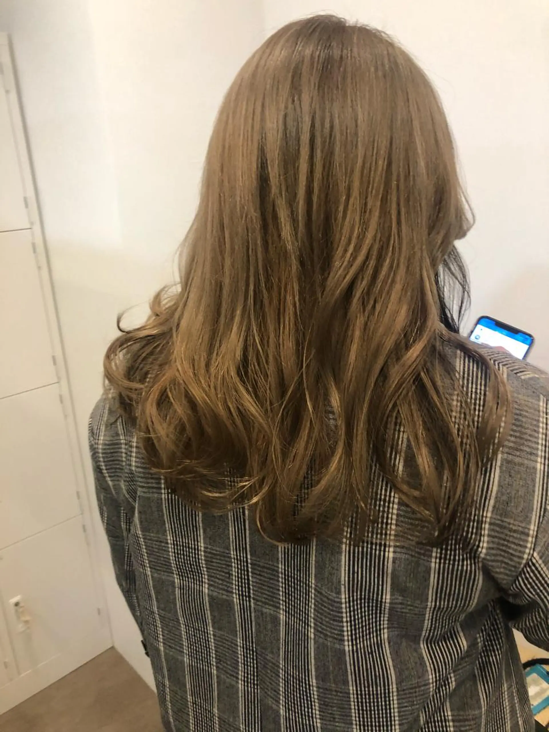 カラー 大迫 江梨のヘアスタイル