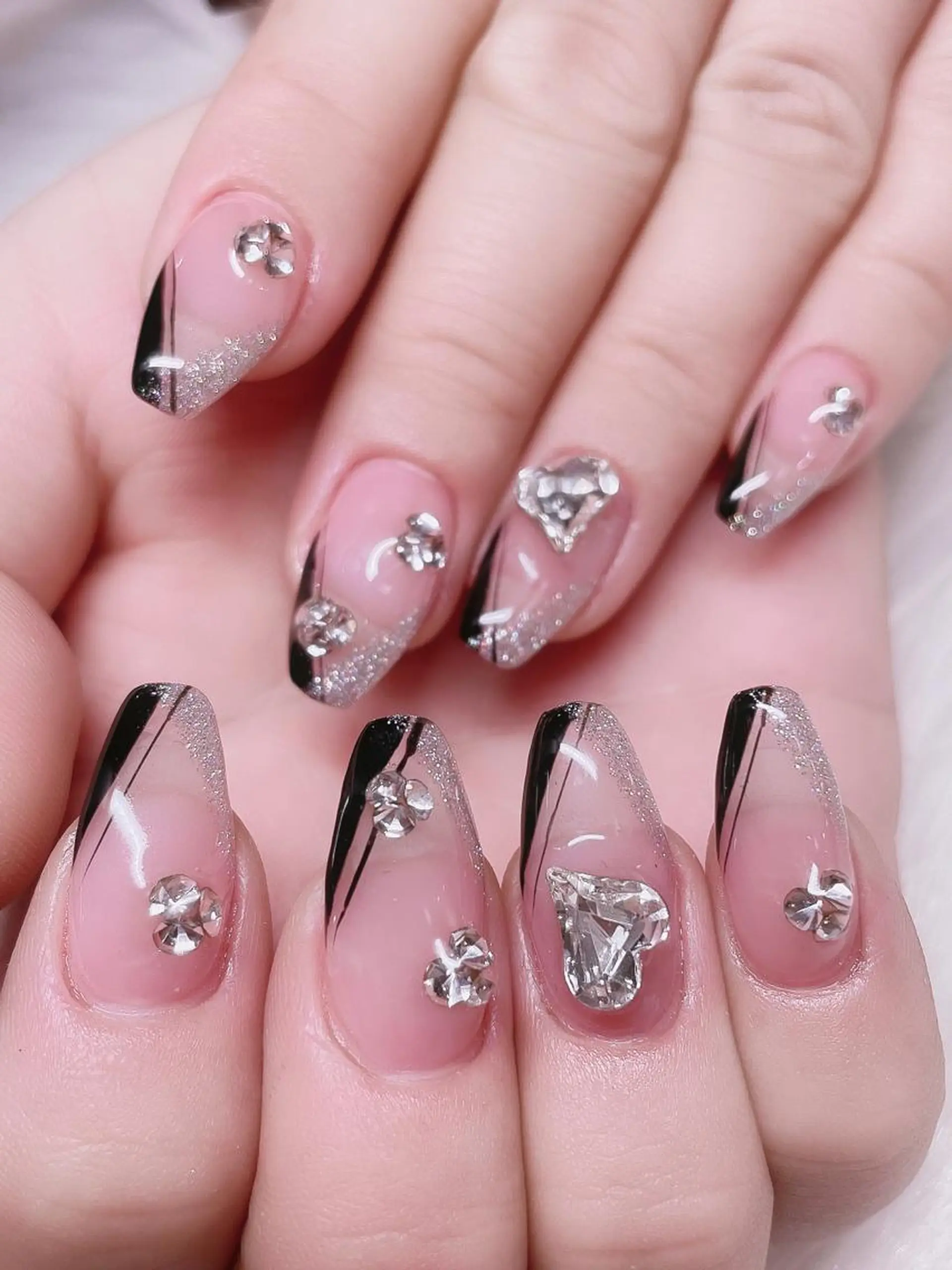 ネイル AngelChris ビューティーサロンのネイルデザイン