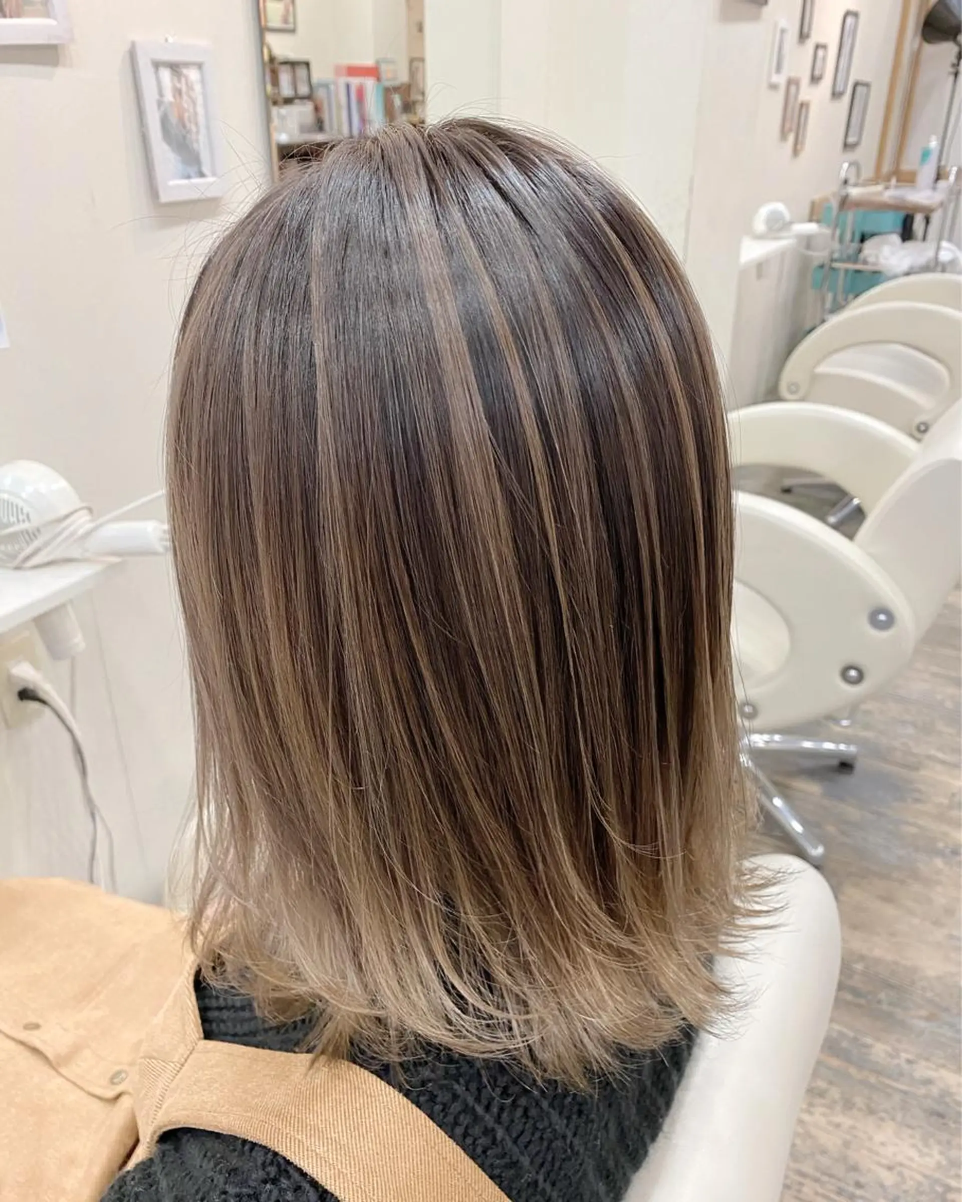 ミディアム ヘアカラー トリートメント ヘアセット ハルカ/透け感カラー /顔周りレイヤーのヘアスタイル