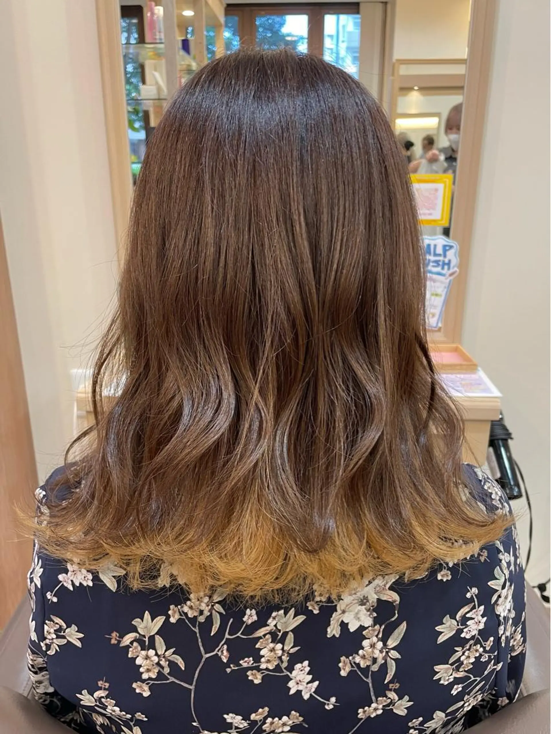 セミロング カラー ベージュカラー インナーカラー イエローカラー ヘアカラー トリートメント メンズパーマ🌀/ 中村郁未のヘアスタイル
