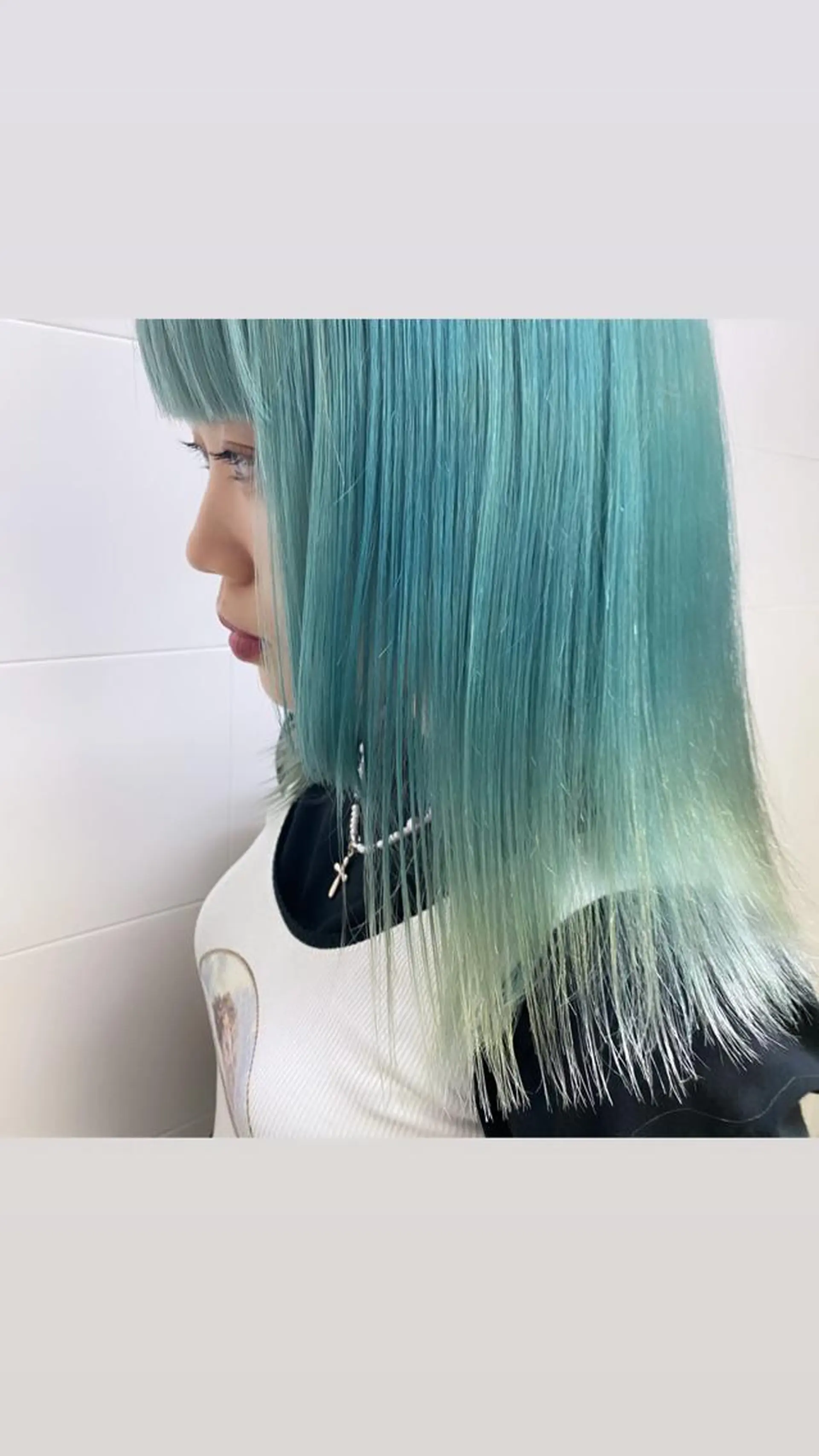 ミディアム カラー ブリーチ ケアブリーチ エメラルドグリーン カット ヘアカラー パーマ 縮毛矯正 トリートメント ヘアセット kai .のヘアスタイル