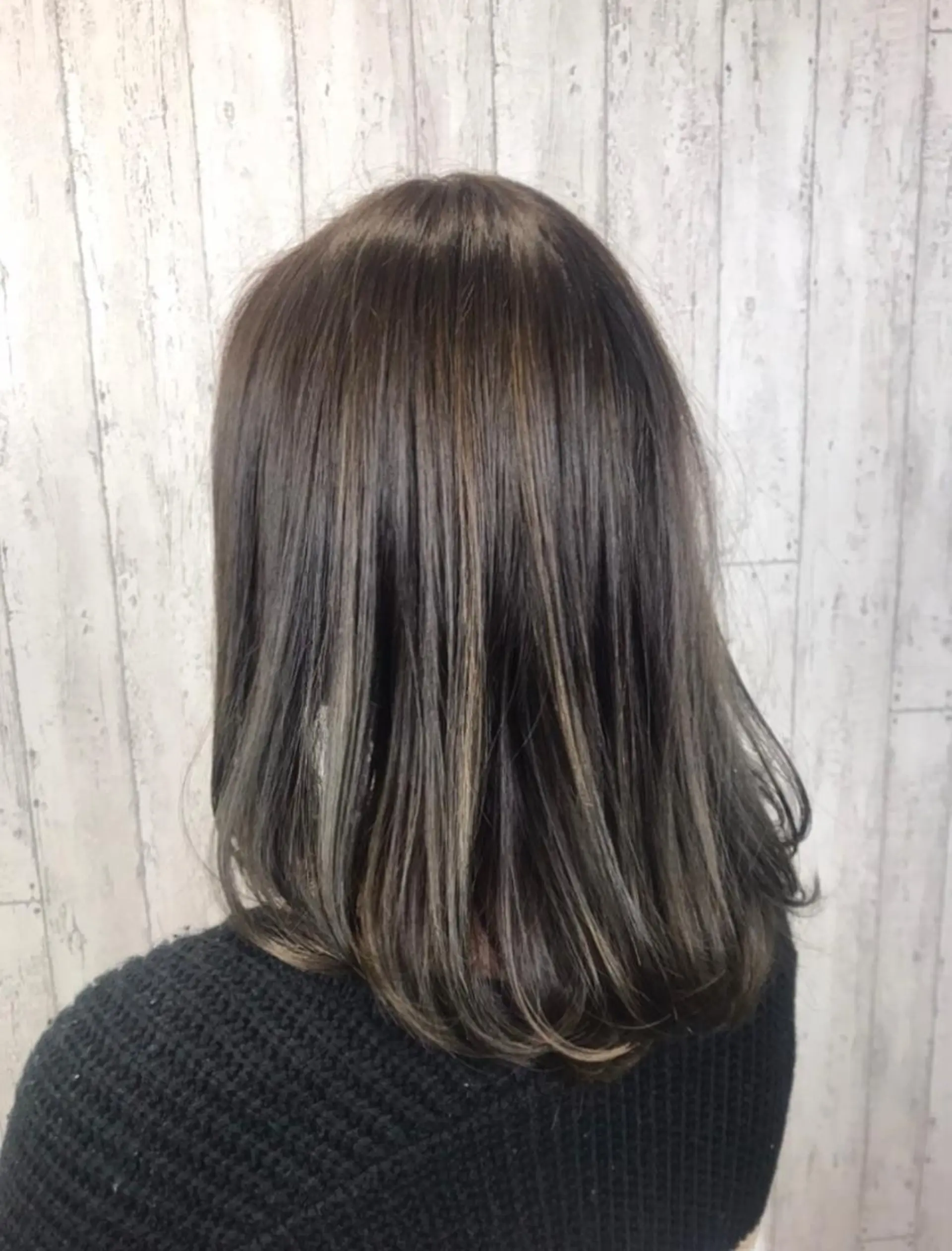 ミディアム カラー アッシュ アッシュグレー 田中 あかねのヘアスタイル