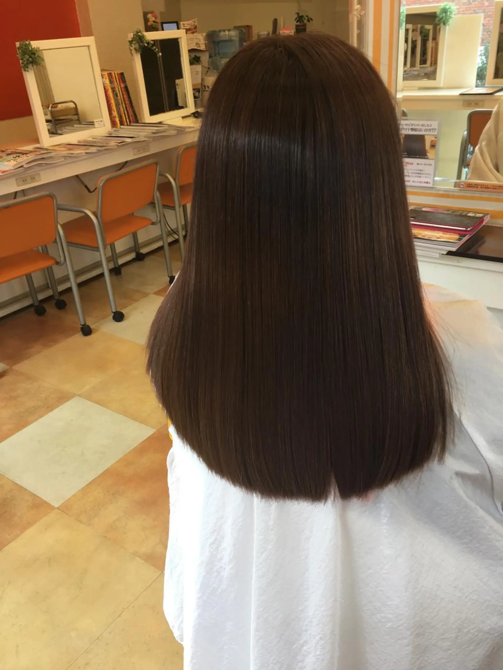 セミロング カット ヘアカラー イプス ビューティーのヘアスタイル