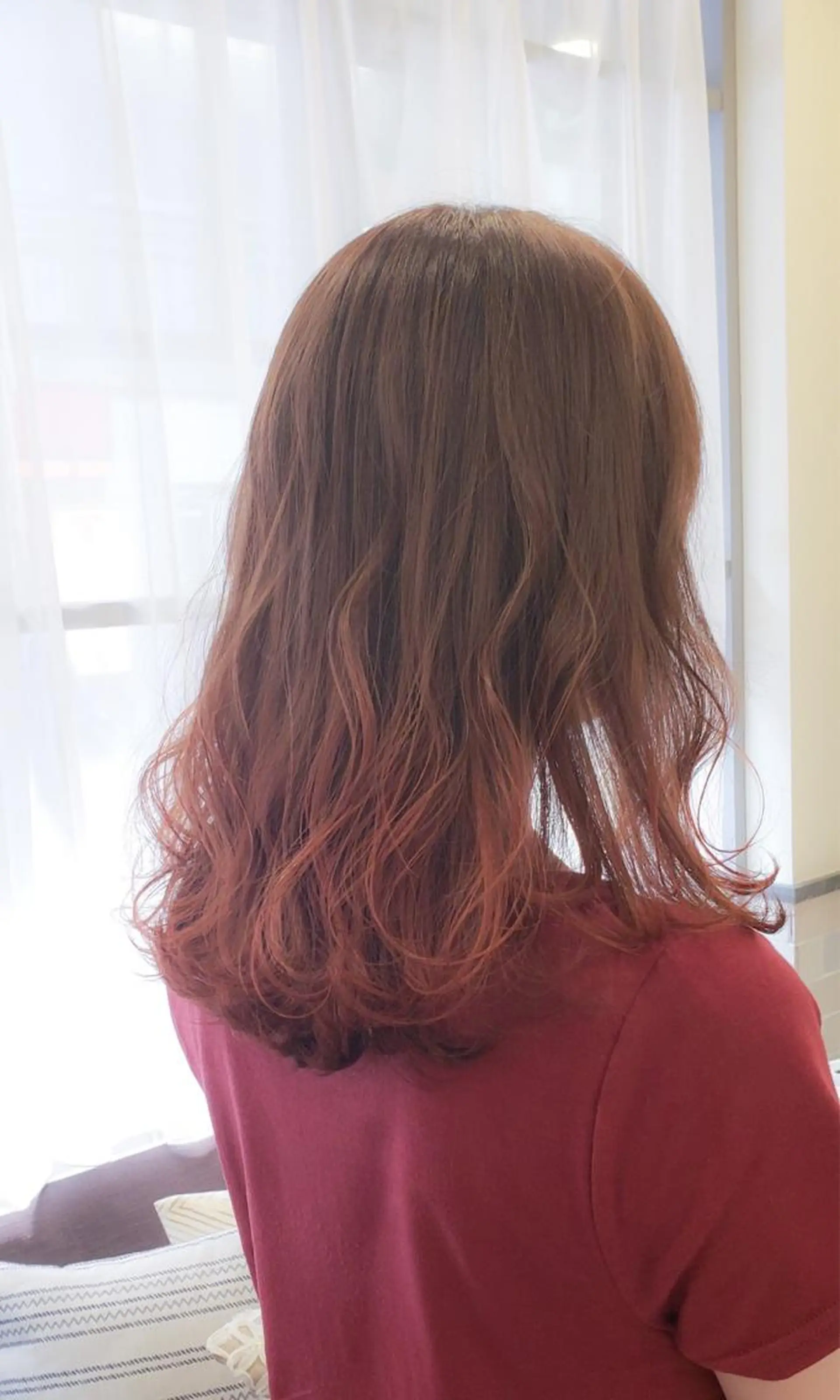 セミロング カラー グラデーションカラー オレンジ 新宿/韓国レイヤー 髪質改善カラー/角所のヘアスタイル