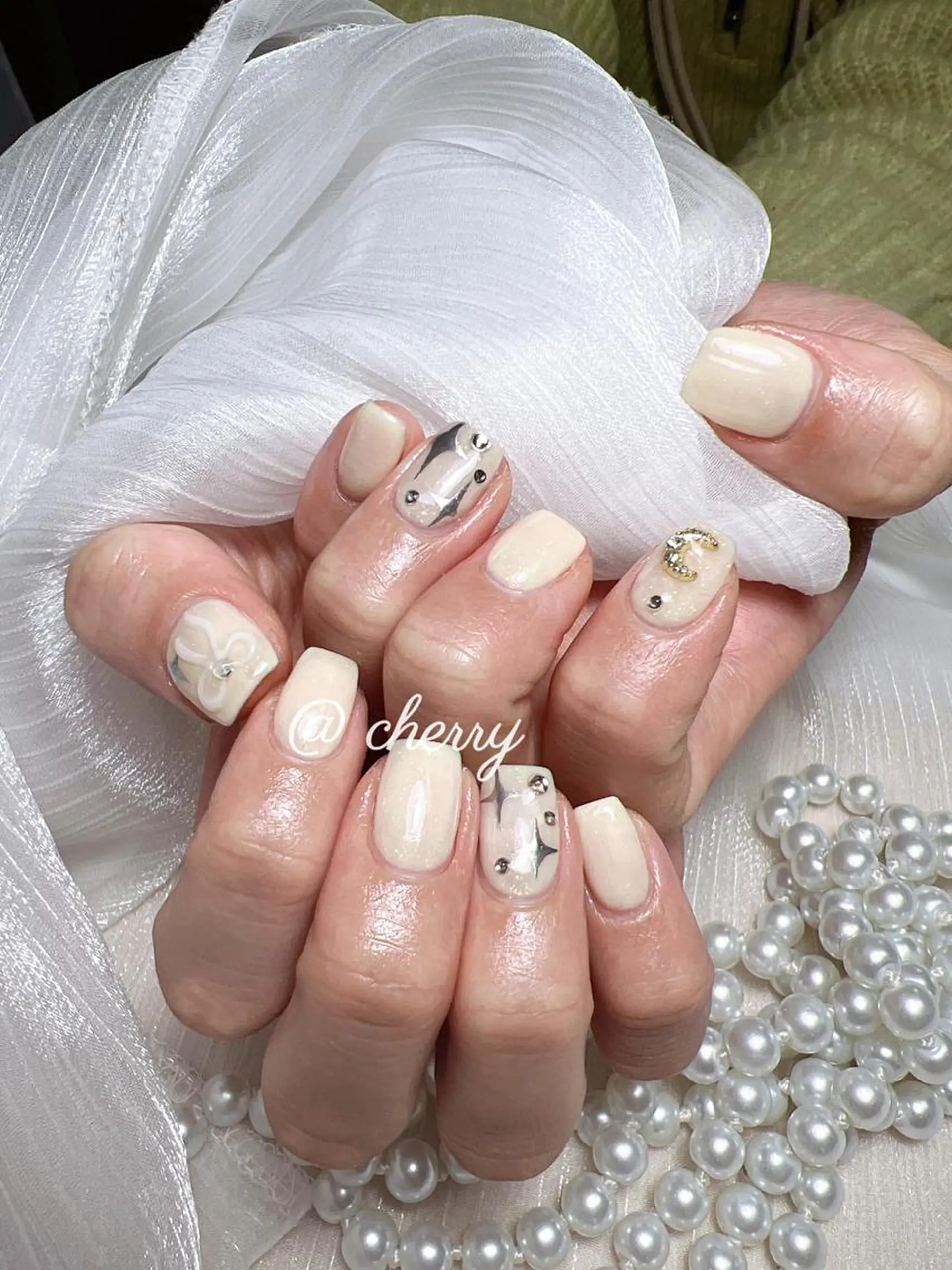 ネイル アートネイル ジェルネイル グラデーション キラキラネイル 持ち込み ハンドネイル ハンドケア LUXE NAIL SALONのネイルデザイン