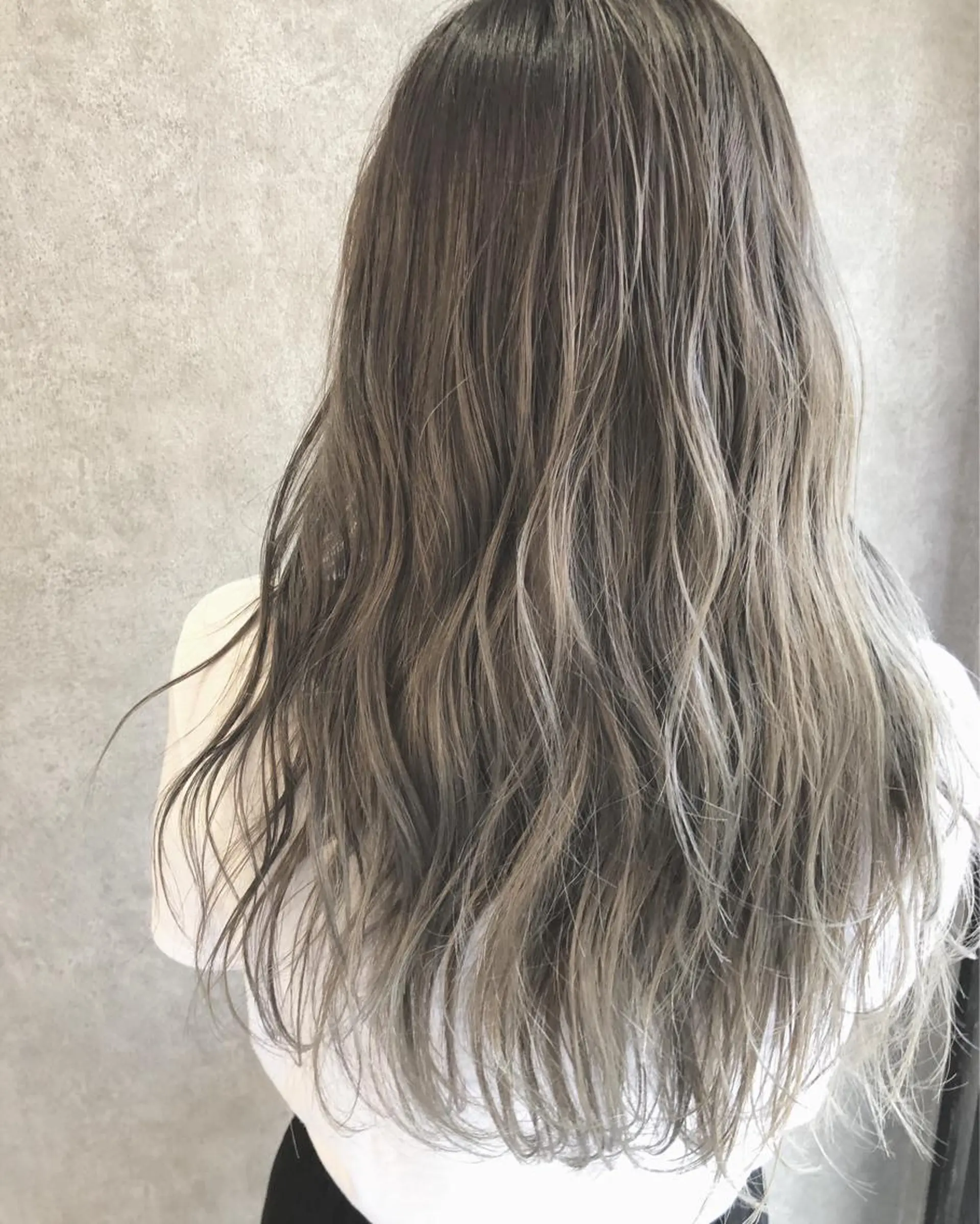 ロング カラー 顔周りレイヤー/韓国 ブリーチminamiのヘアスタイル