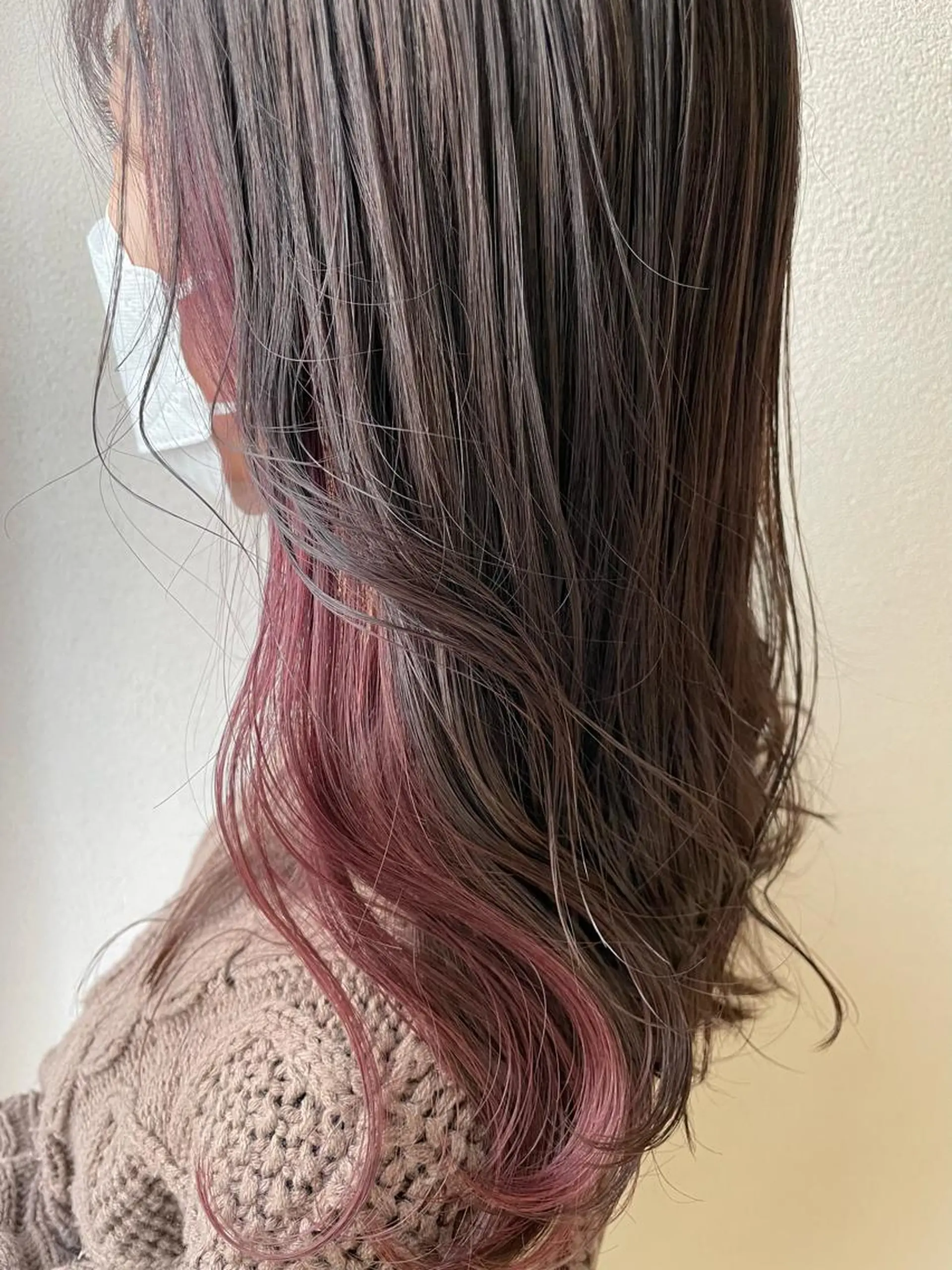 セミロング カラー アッシュ アッシュグレー アッシュグレージュ イヤリングカラー グレージュ ヘアカラー トリートメント 沢田 瞳のヘアスタイル