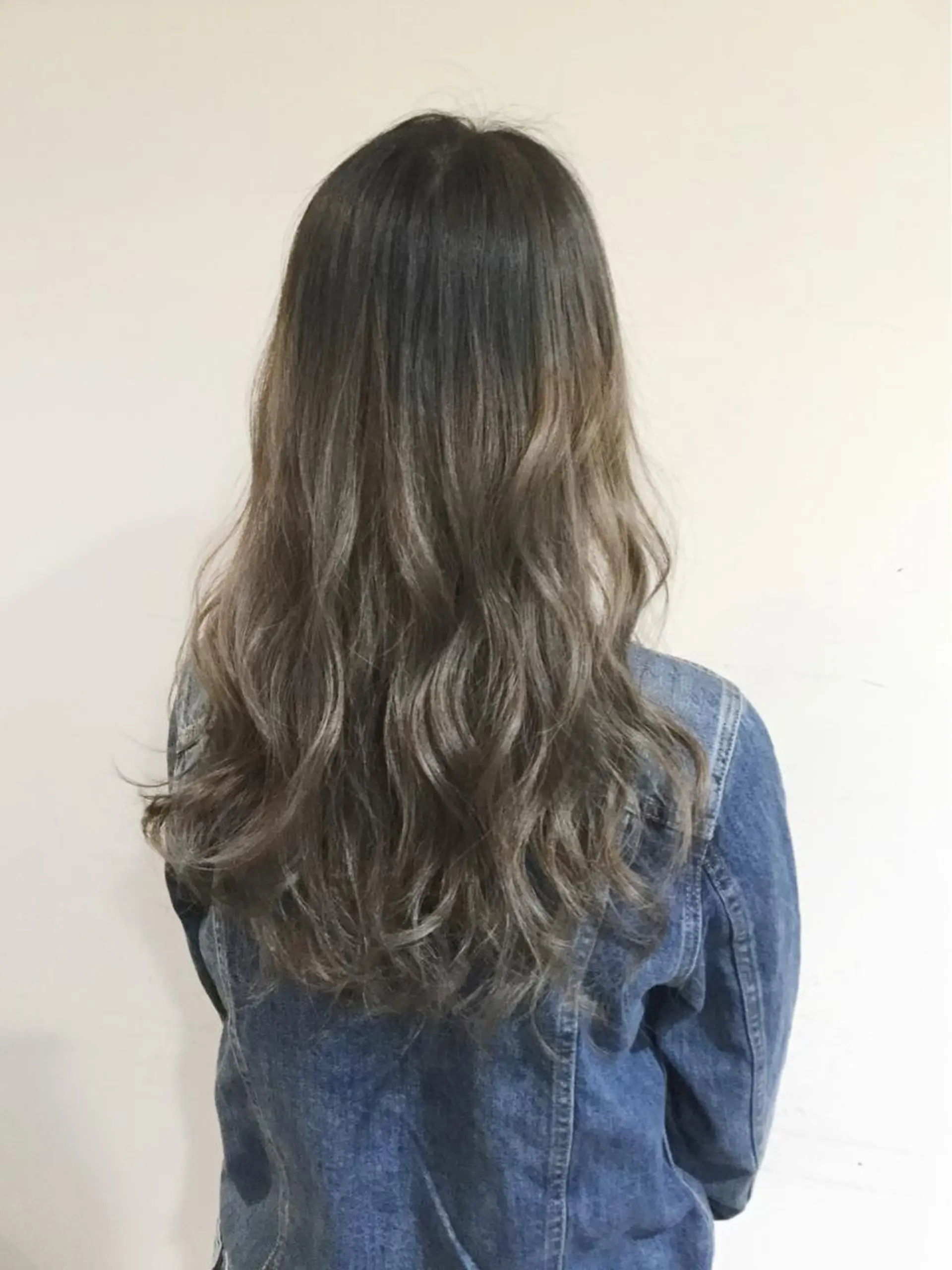 ロング カラー 黒髪 ブリーチ グラデーションカラー 🌿‬ ܸAir 透明感🌱西村知佳のヘアスタイル