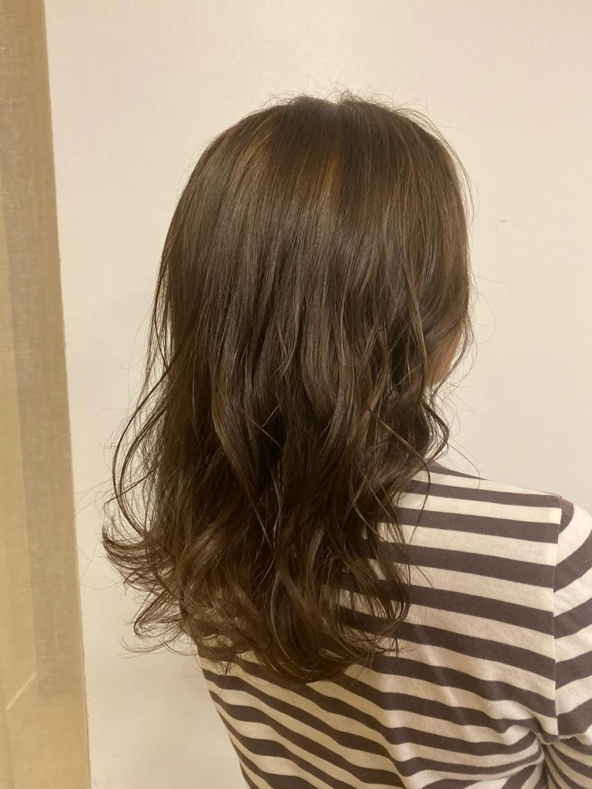 セミロング カラー ブラウンカラー くすみブラウン デザインカラー🌈 高木リョウのヘアスタイル