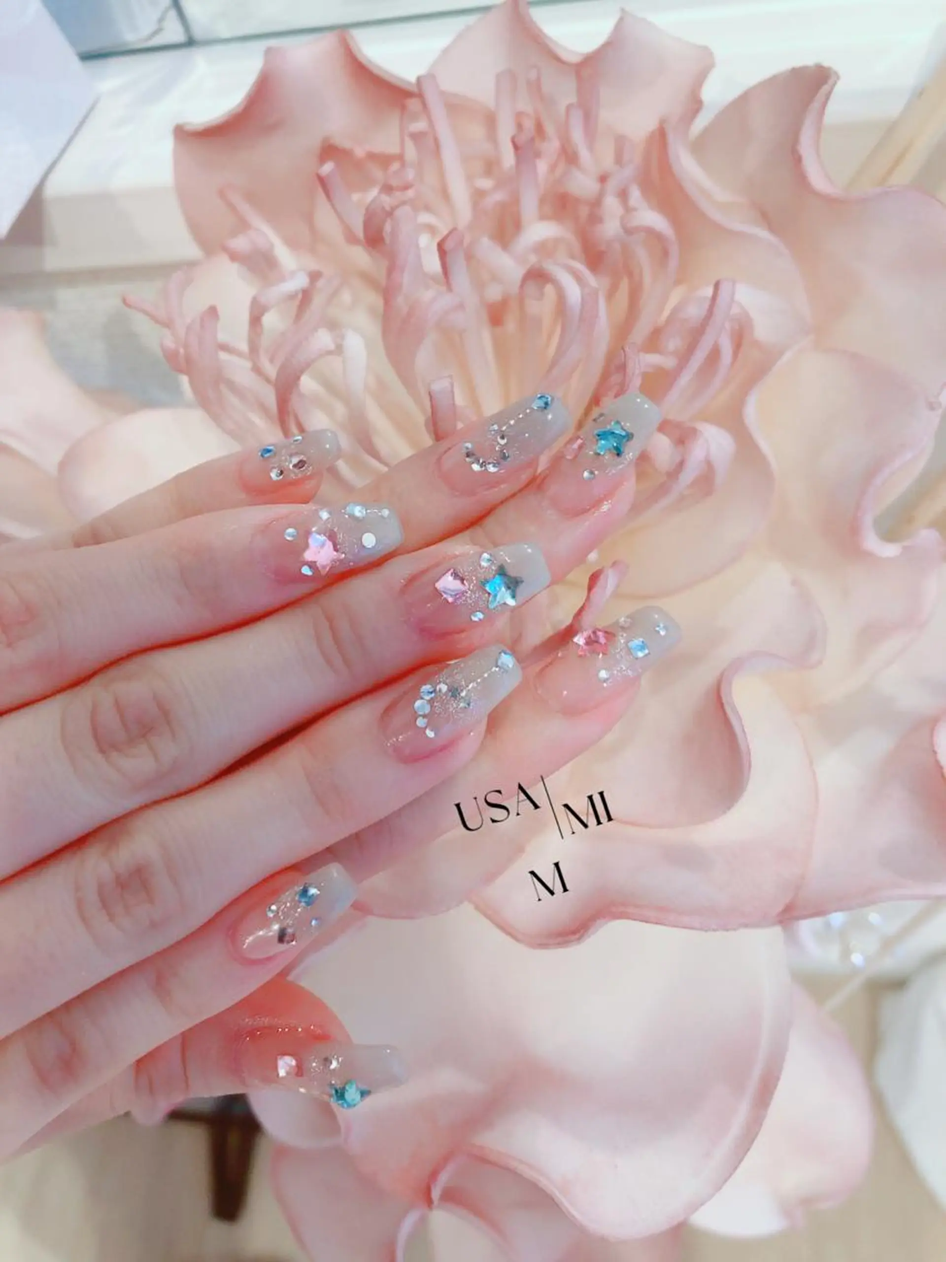 セミロング ネイル USAMiMi 🐰💕のネイルデザイン