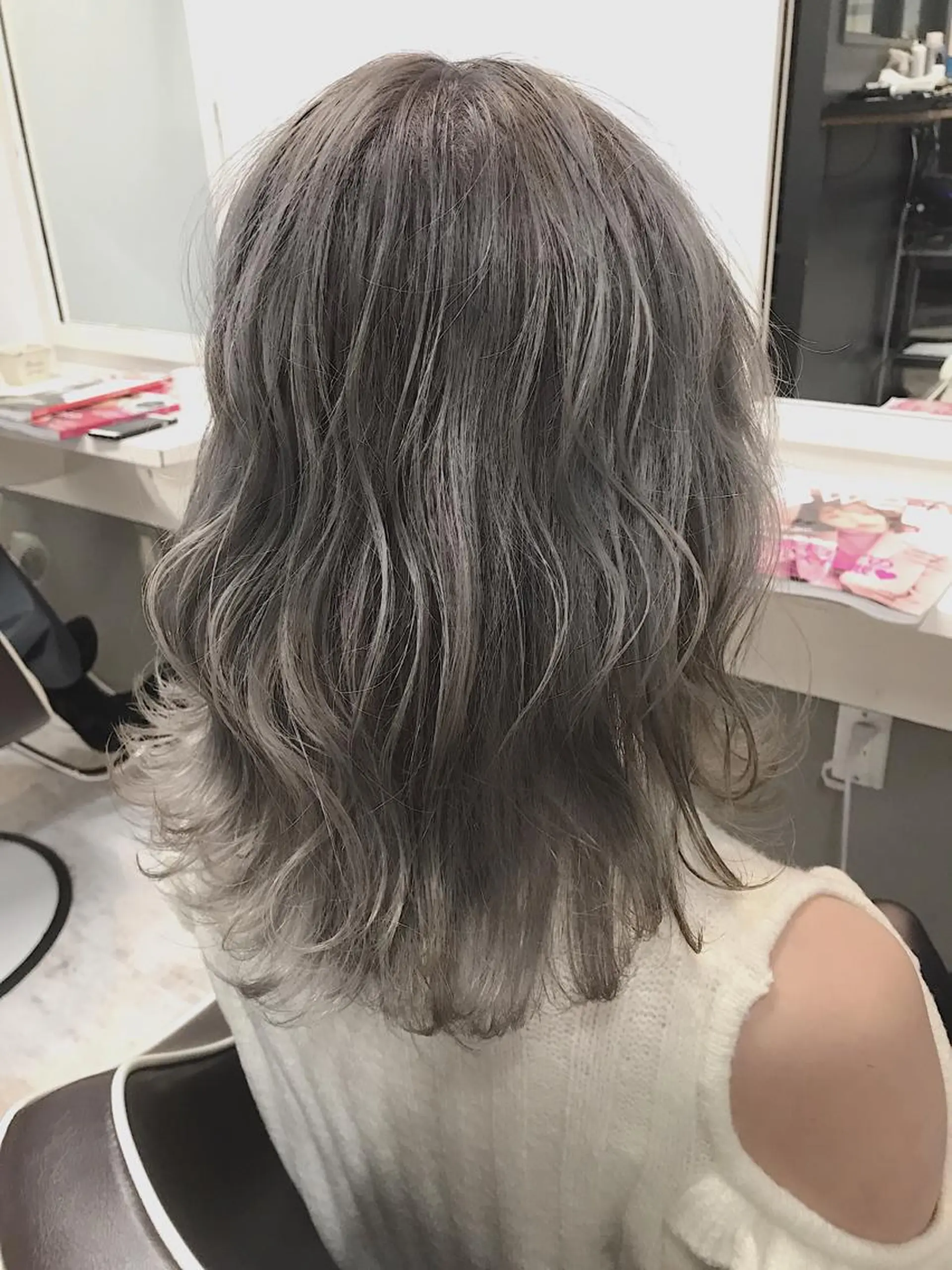 ミディアム カラー シルバー ホワイトシルバー lani 天神大名/ブリーチのヘアスタイル