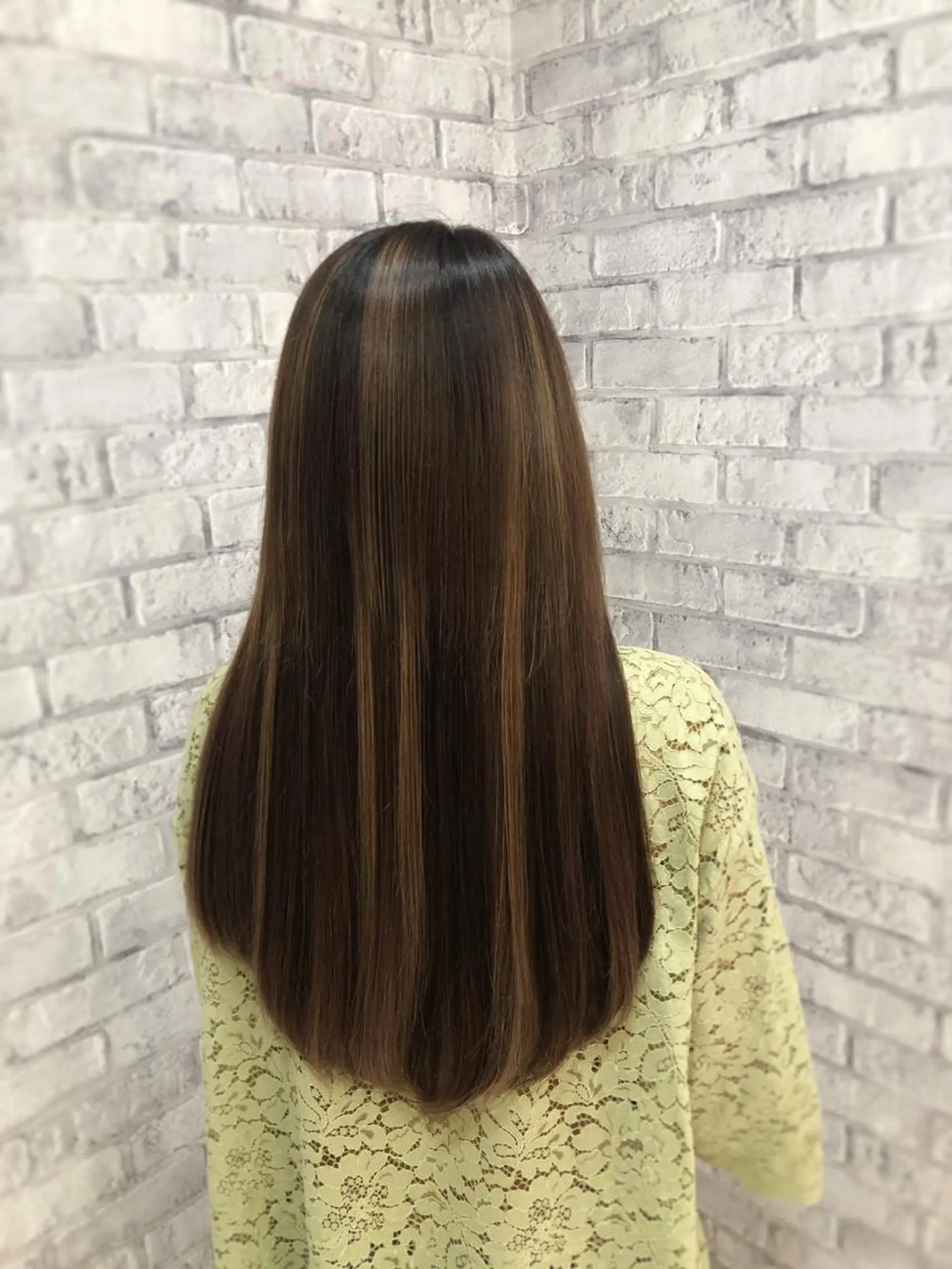 ロング カラー ヘアアレンジ シールエクステ ハイライトカラー エクステ ハイライト ロング 秋山 幸太のヘアスタイル