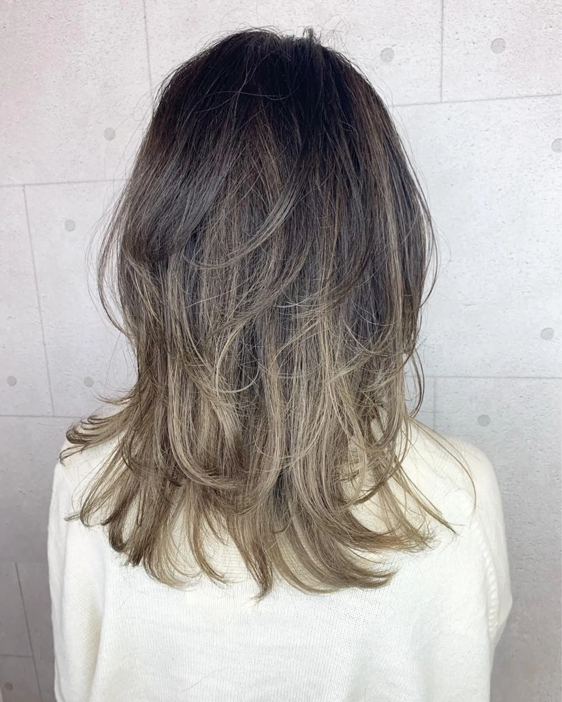 ミディアム カラー 韓国レイヤーカット/ ダブルカラーのヘアスタイル