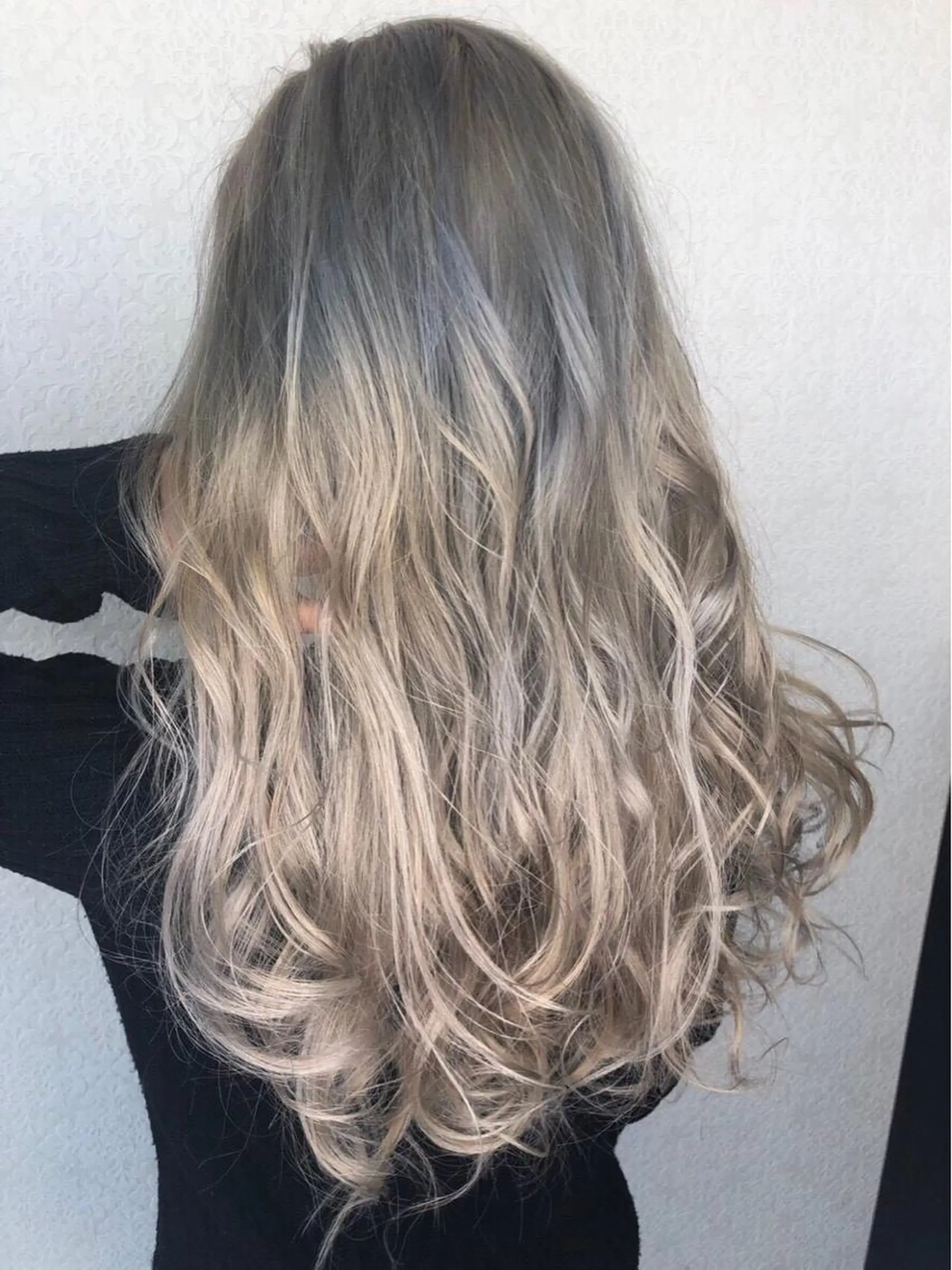 ロング カラー ブリーチ 透明感カラー 外国人風カラー EARTH池田 一之のヘアスタイル