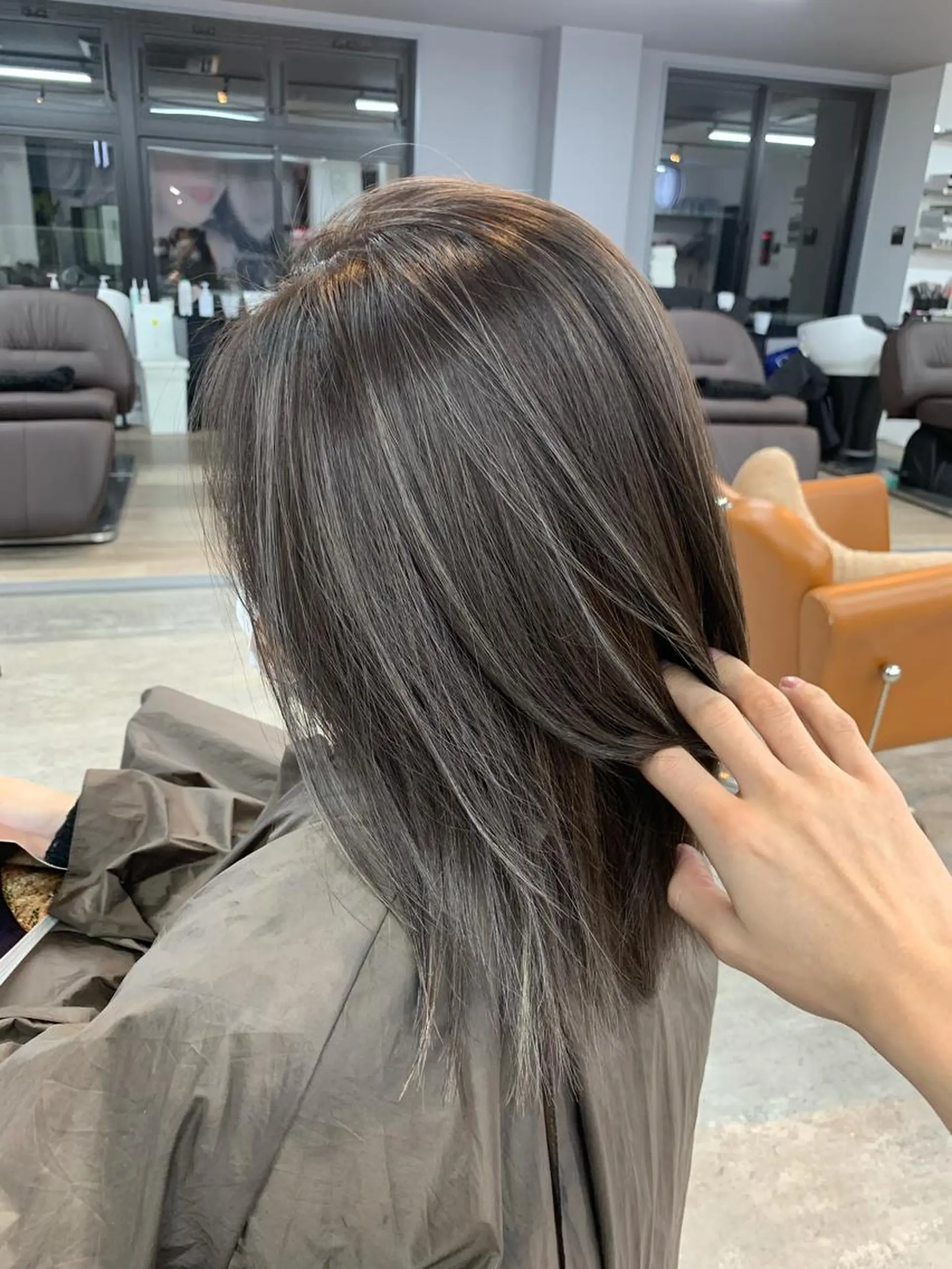 ミディアム カラー ハイライトカラー ハイライト 須佐 勝也のヘアスタイル