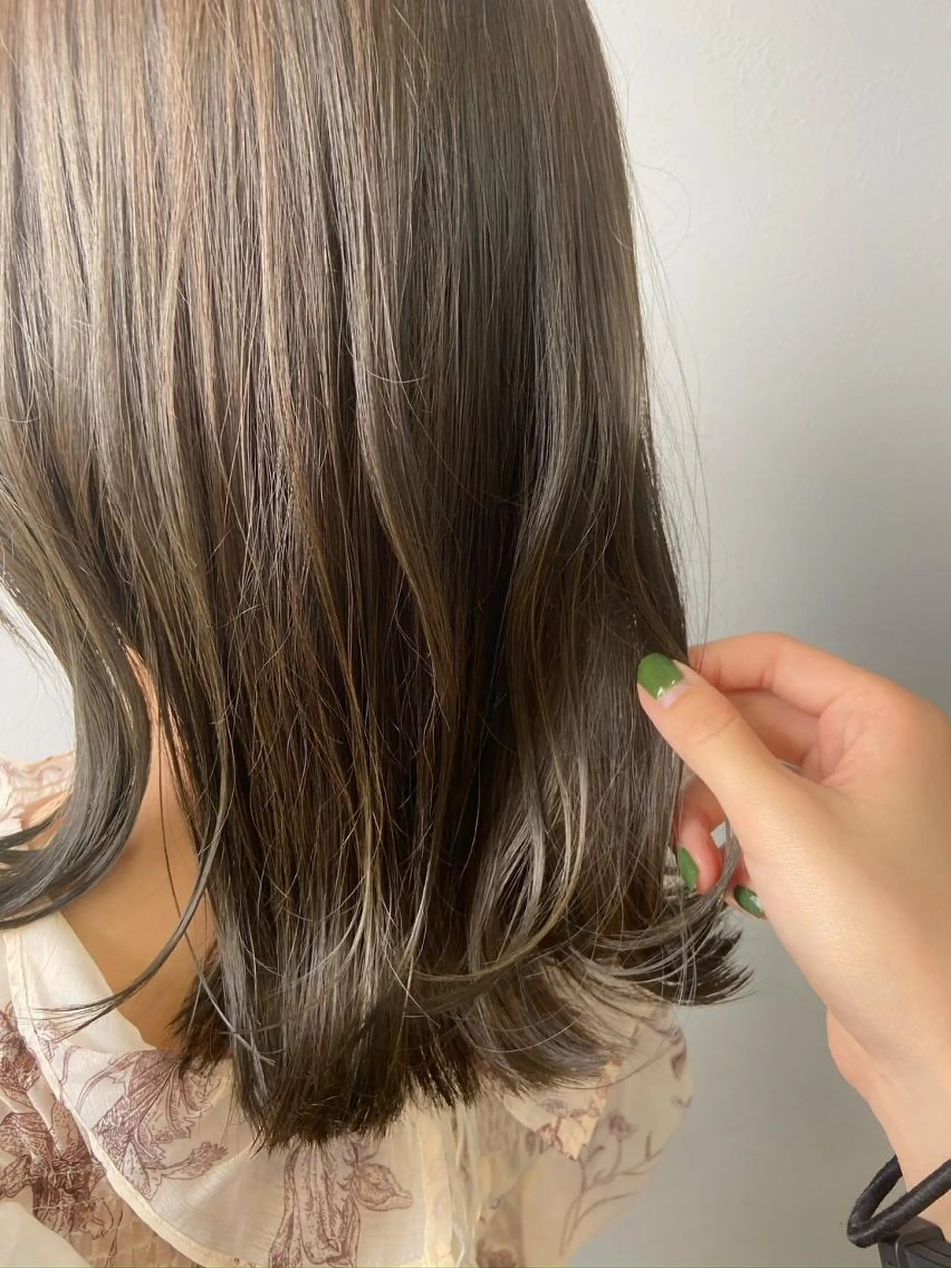 ミディアム カラー バレイヤージュ ベージュカラー ブリーチ ケアブリーチ ダブルカラー N° aria 三軒茶屋のヘアスタイル