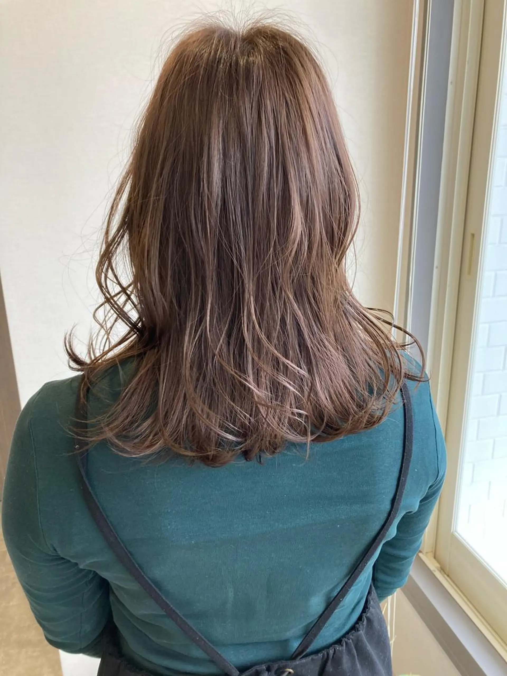 ミディアム カラー 星野 美沙のヘアスタイル