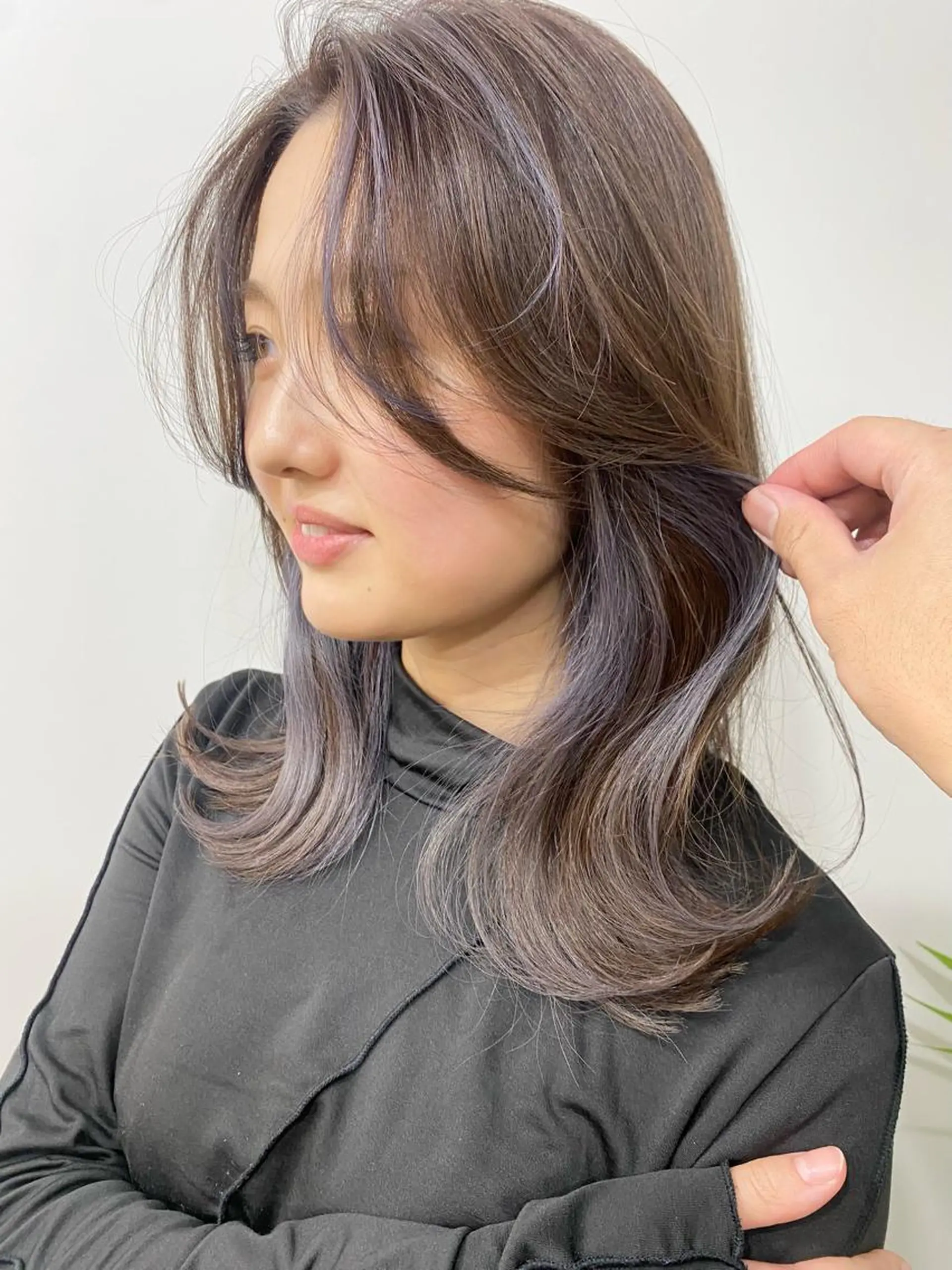 セミロング カラー ヘアアレンジ メンズ キッズ マツエク・マツパ アイブロウ 結婚式・ブライダル メンズバレイヤージュ メンズブリーチ メンズハイライト メンズハイトーン カット ヘアカラー トリートメント 韓国風×透明感カラー 髪質改善オタベシンヤのヘアスタイル