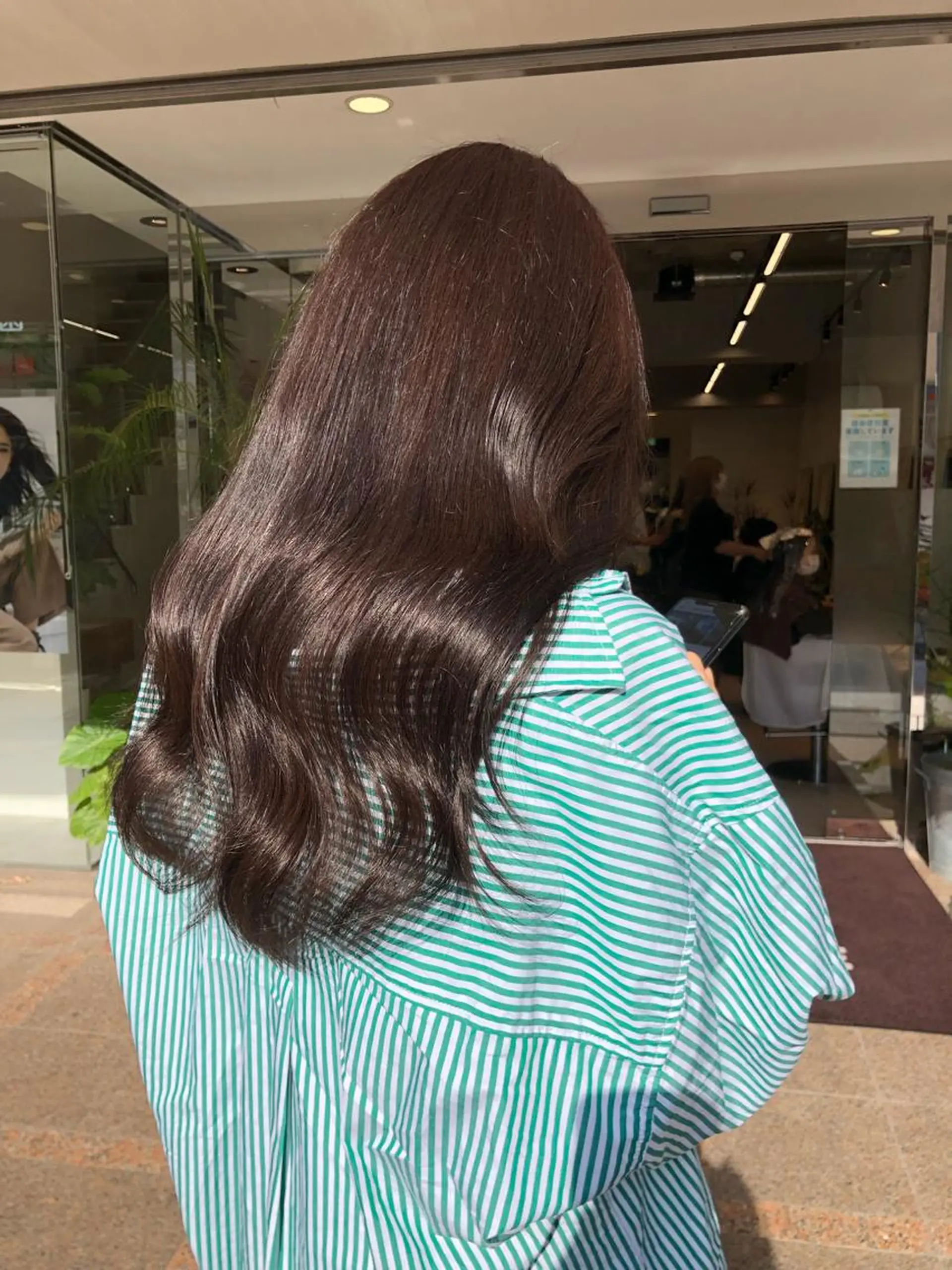 ロング カラー レイヤー/顔まわり カット/地毛風カラーのヘアスタイル