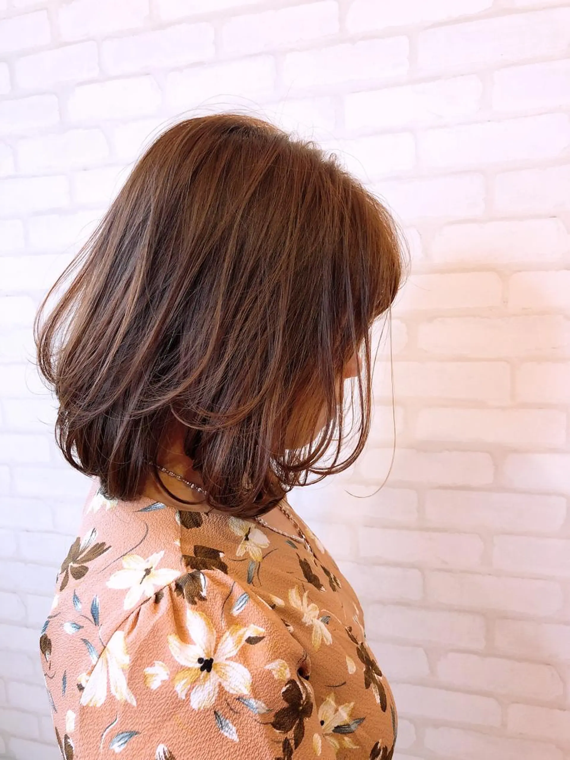 ミディアム カラー ヘアカラー トリートメント アオガミ （前髪顔周りカット）のヘアスタイル