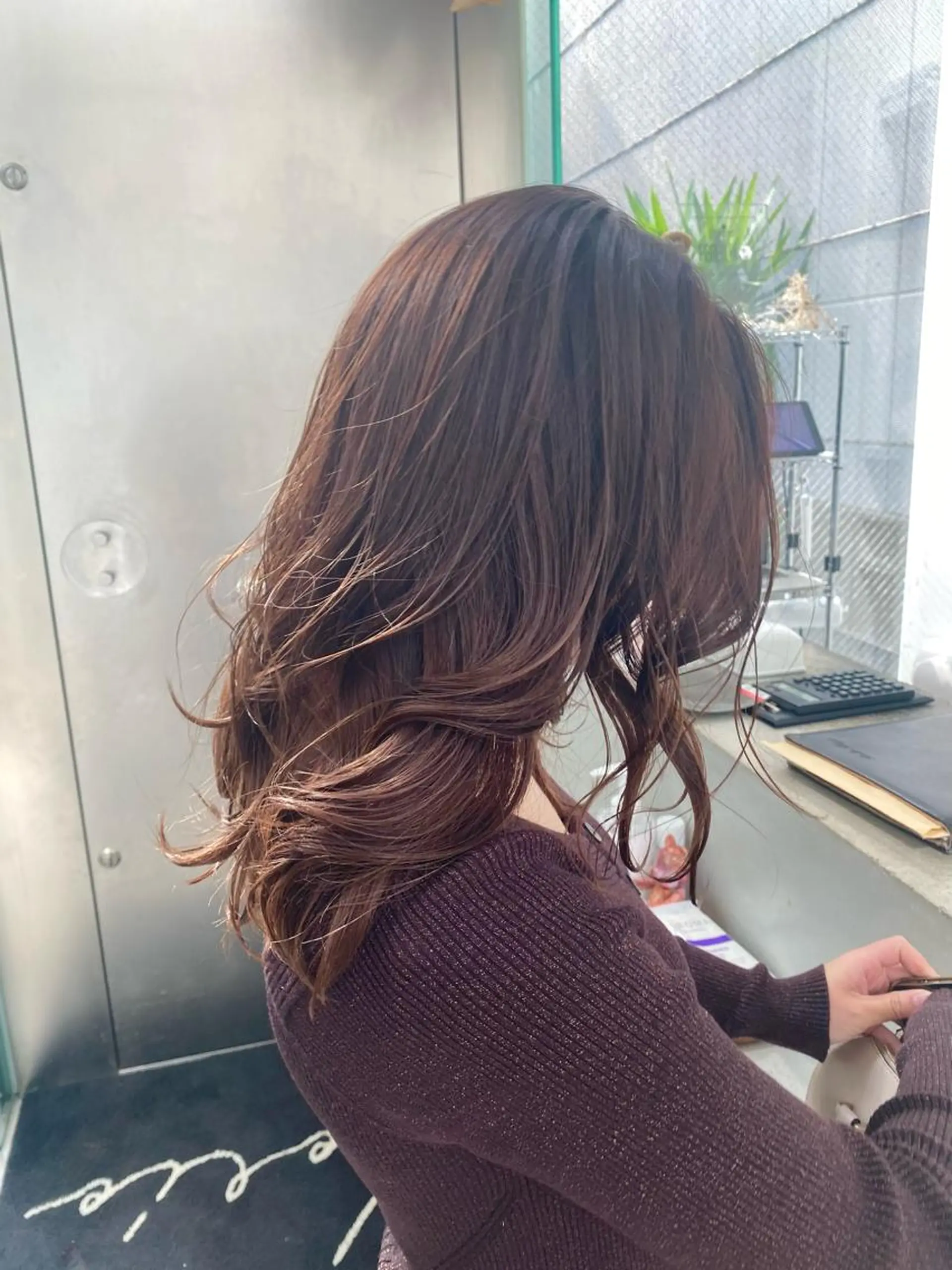 セミロング カラー ブリーチ ブラウンカラー ナチュラルブラウン とびまつ /ショート/脱白髪染のヘアスタイル