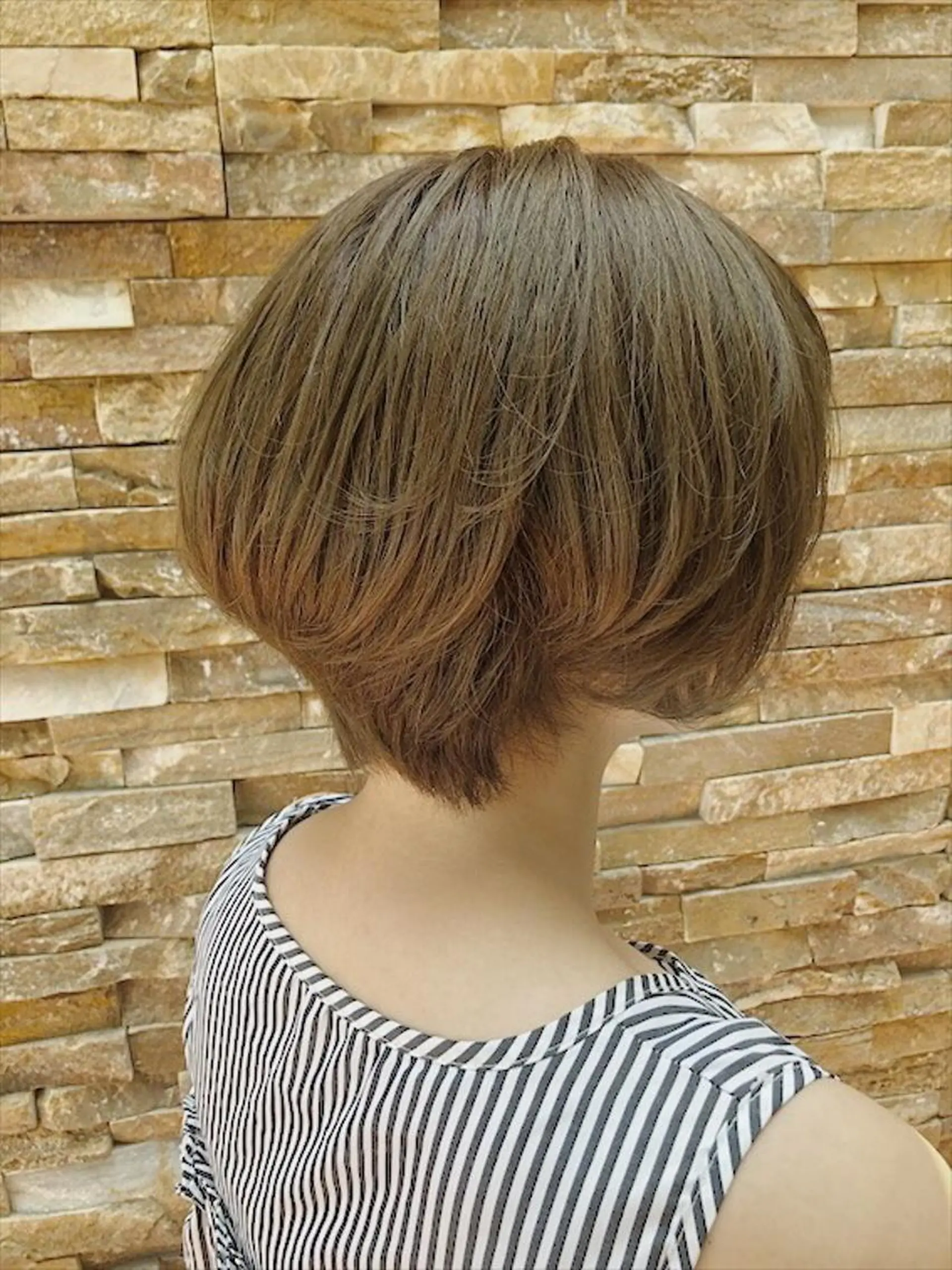 ショート カラー アッシュ くびれヘア トリートメント 福森 みずきのヘアスタイル