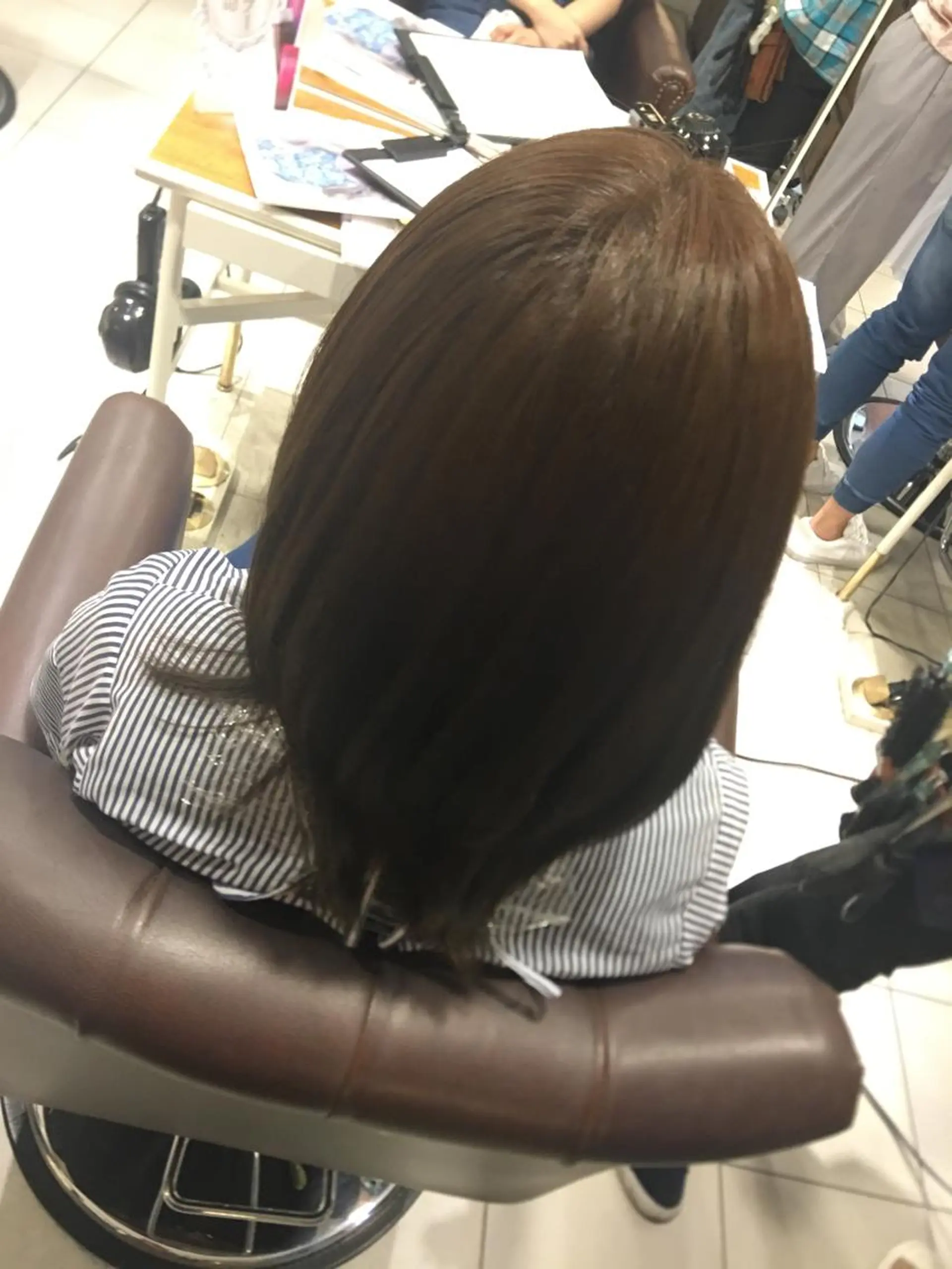 セミロング カラー ブルーカラー ブルージュ ダブルカラー ハイトーンカラー ブリーチカラー🌈 嘉名 真樹のヘアスタイル